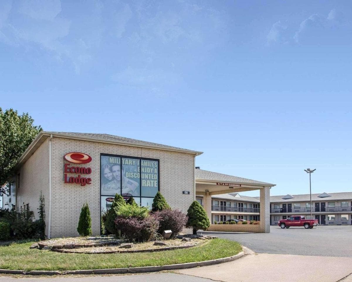 Econo Lodge Saint Robert featured exterior or lobby in Saint Robert, MO — similar hotel