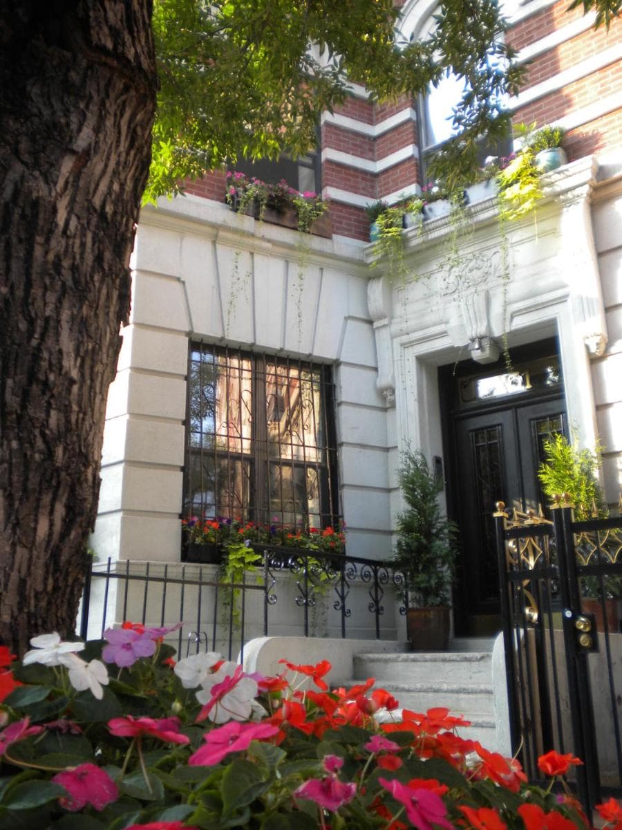 The Gallery House featured exterior or lobby in New York, NY — similar hotel
