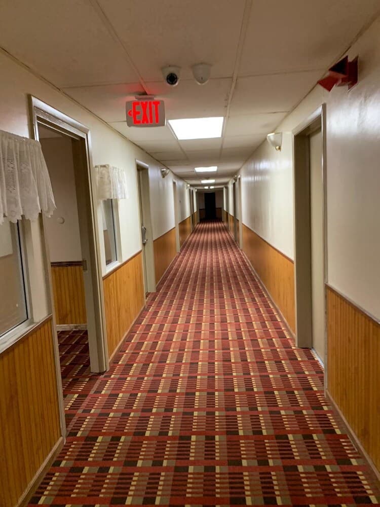 Best budget inn interior in Charles City, IA — gallery photo 2