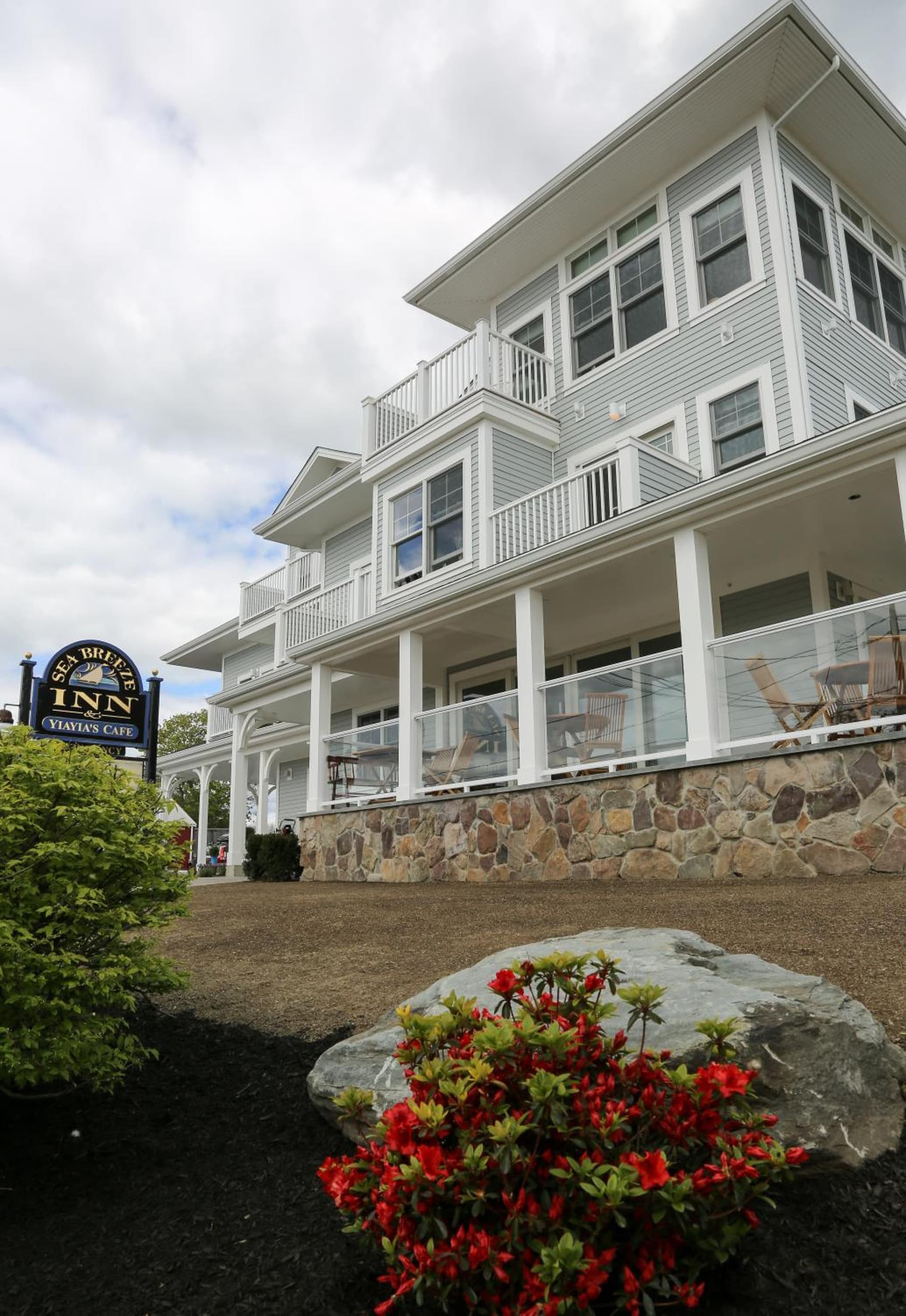 The Sea Breeze Inn featured exterior or lobby in Middletown, RI — similar hotel