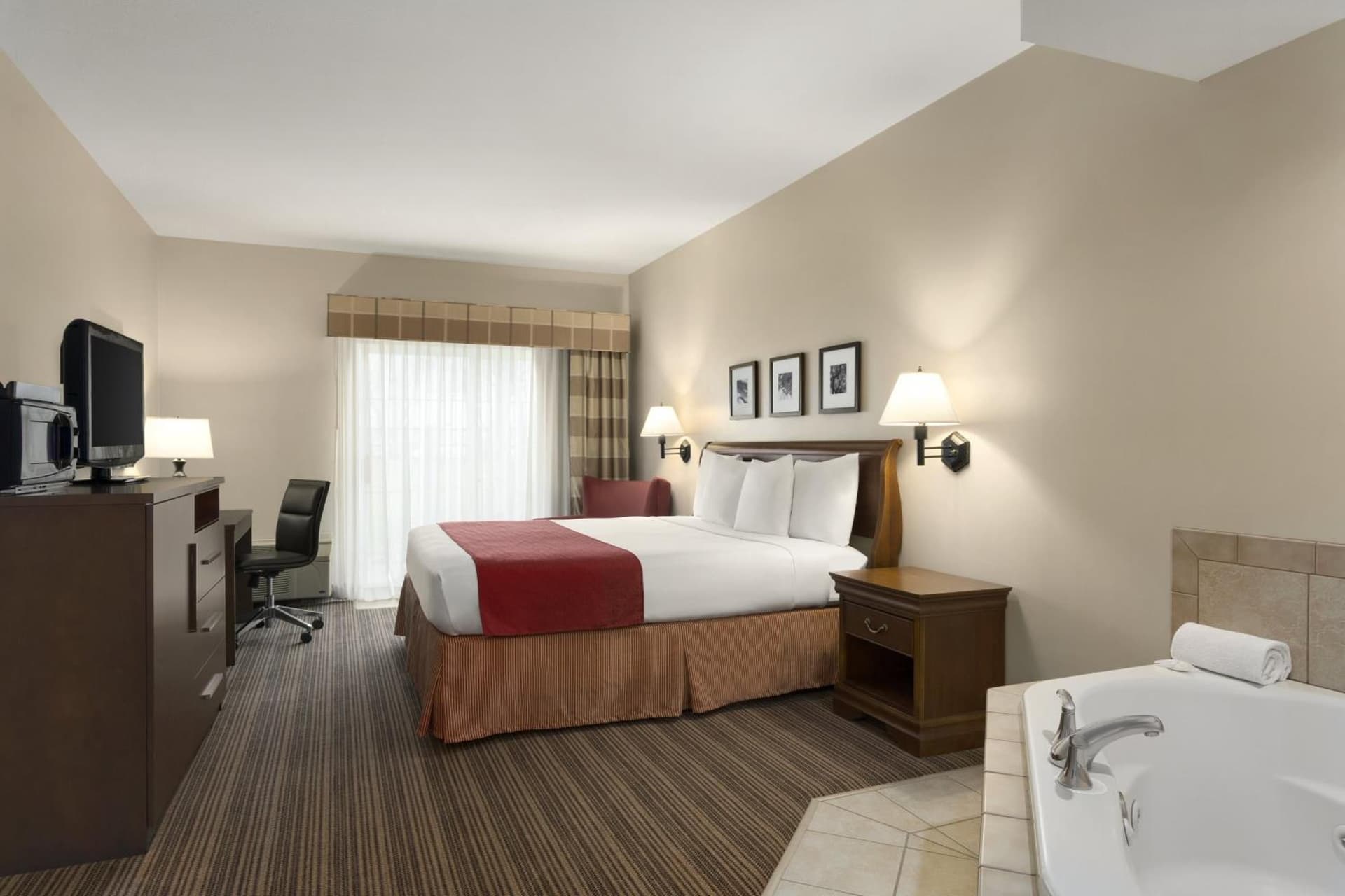 Country Inn & Suites by Radisson, Cedar Rapids Airport, IA interior in Cedar Rapids, IA — gallery photo 2