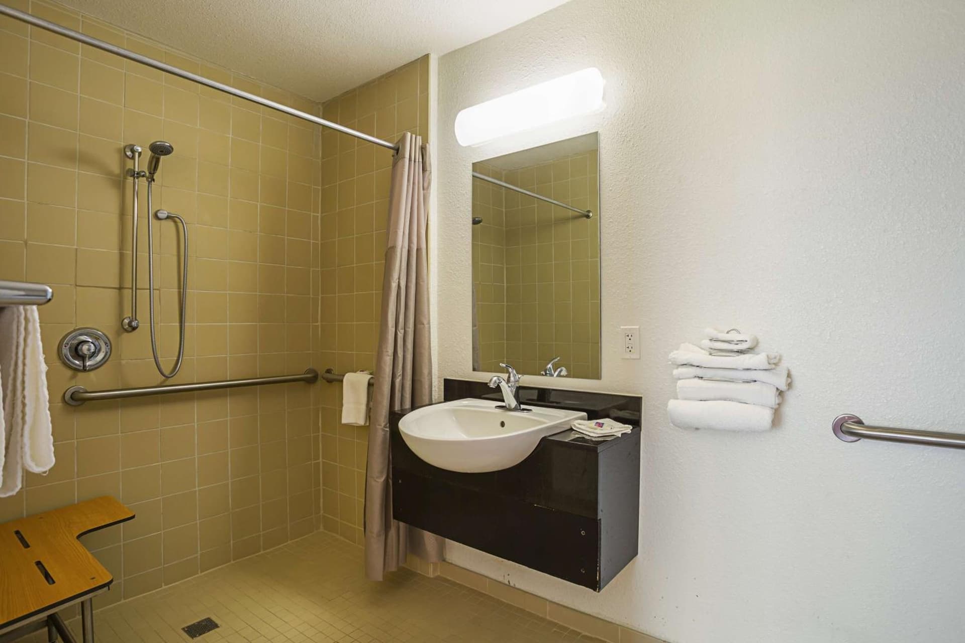 Motel 6-Yuma, AZ - East interior in Yuma, AZ — gallery photo 2