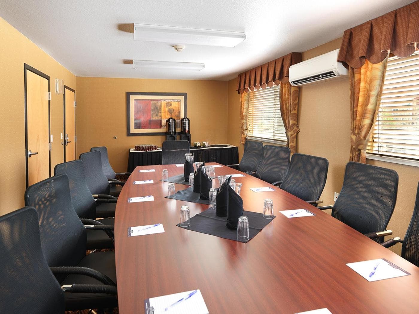 Crystal Inn Hotel & Suites - West Valley City property views in West Valley City, UT — gallery photo 3