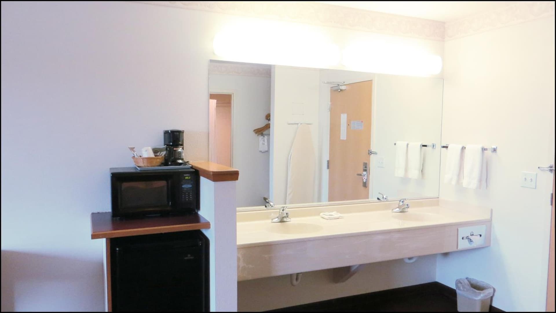 Peppermill Empress Inn gallery photo in Centralia, WA — image 63