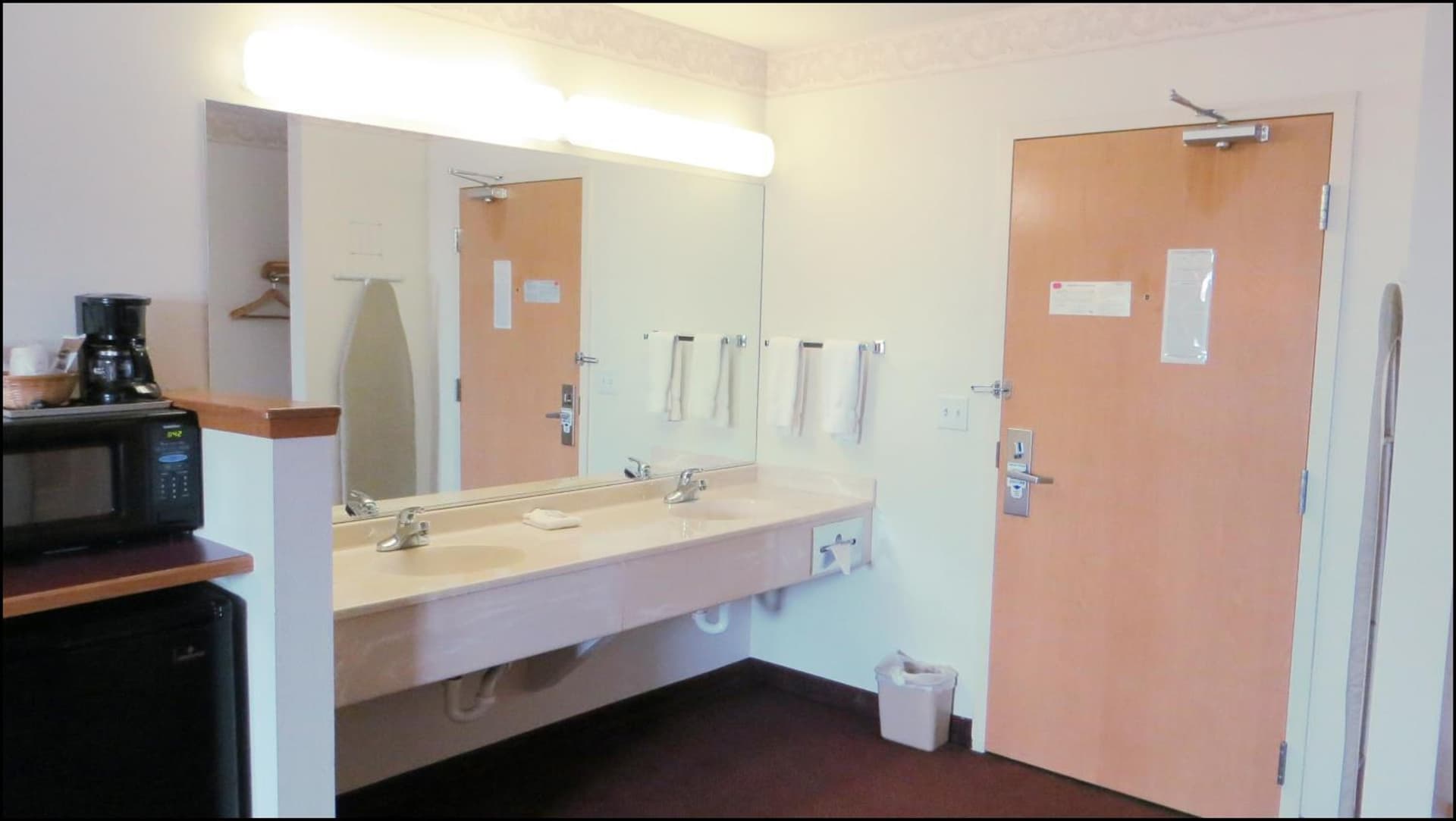 Peppermill Empress Inn gallery photo in Centralia, WA — image 60