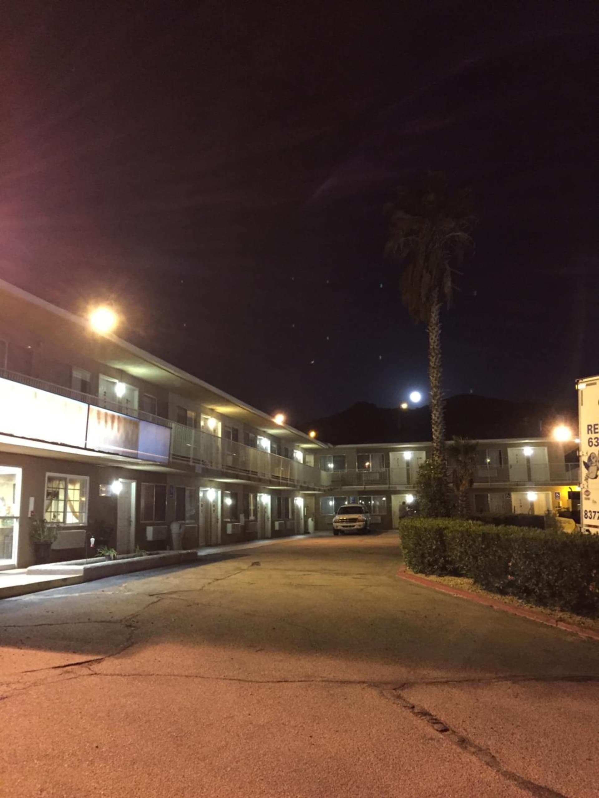 Hilltop Inn & Suites — hotel in Victorville, California