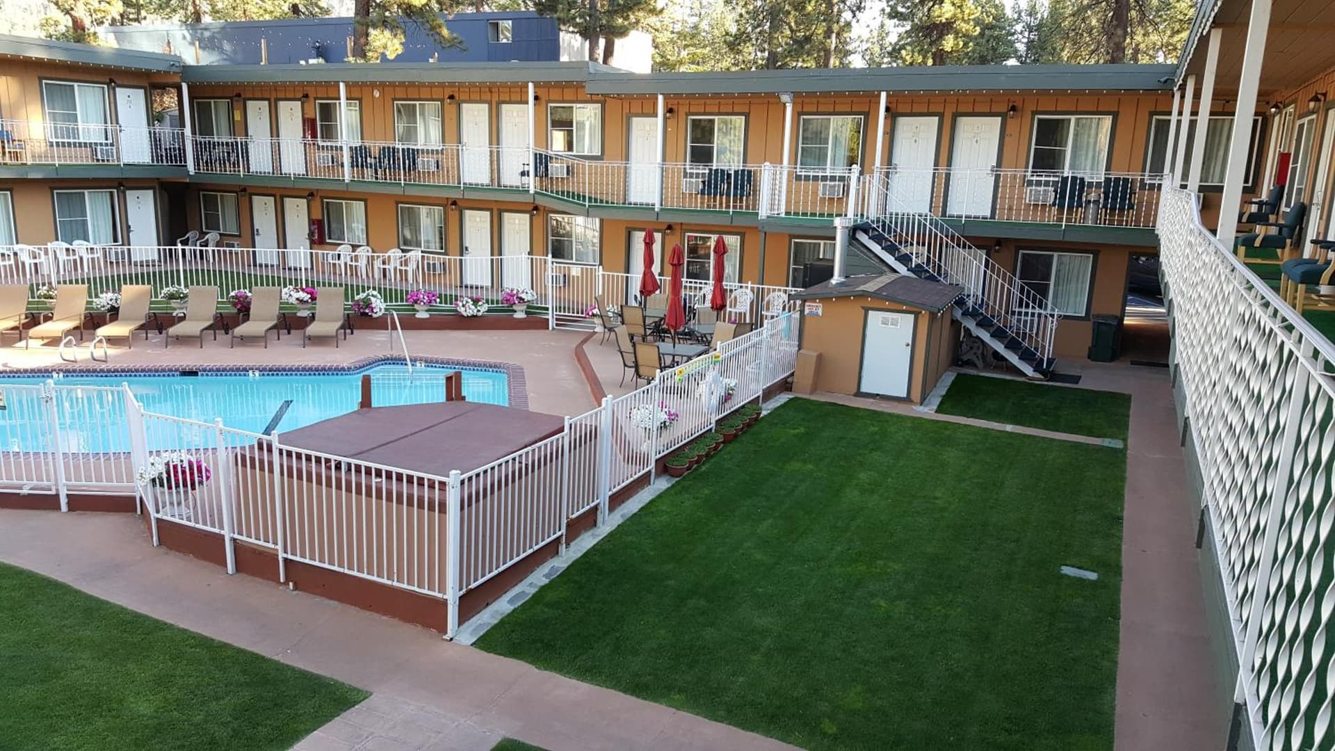 Alpine Inn & Spa property views in South Lake Tahoe, CA — gallery photo 3