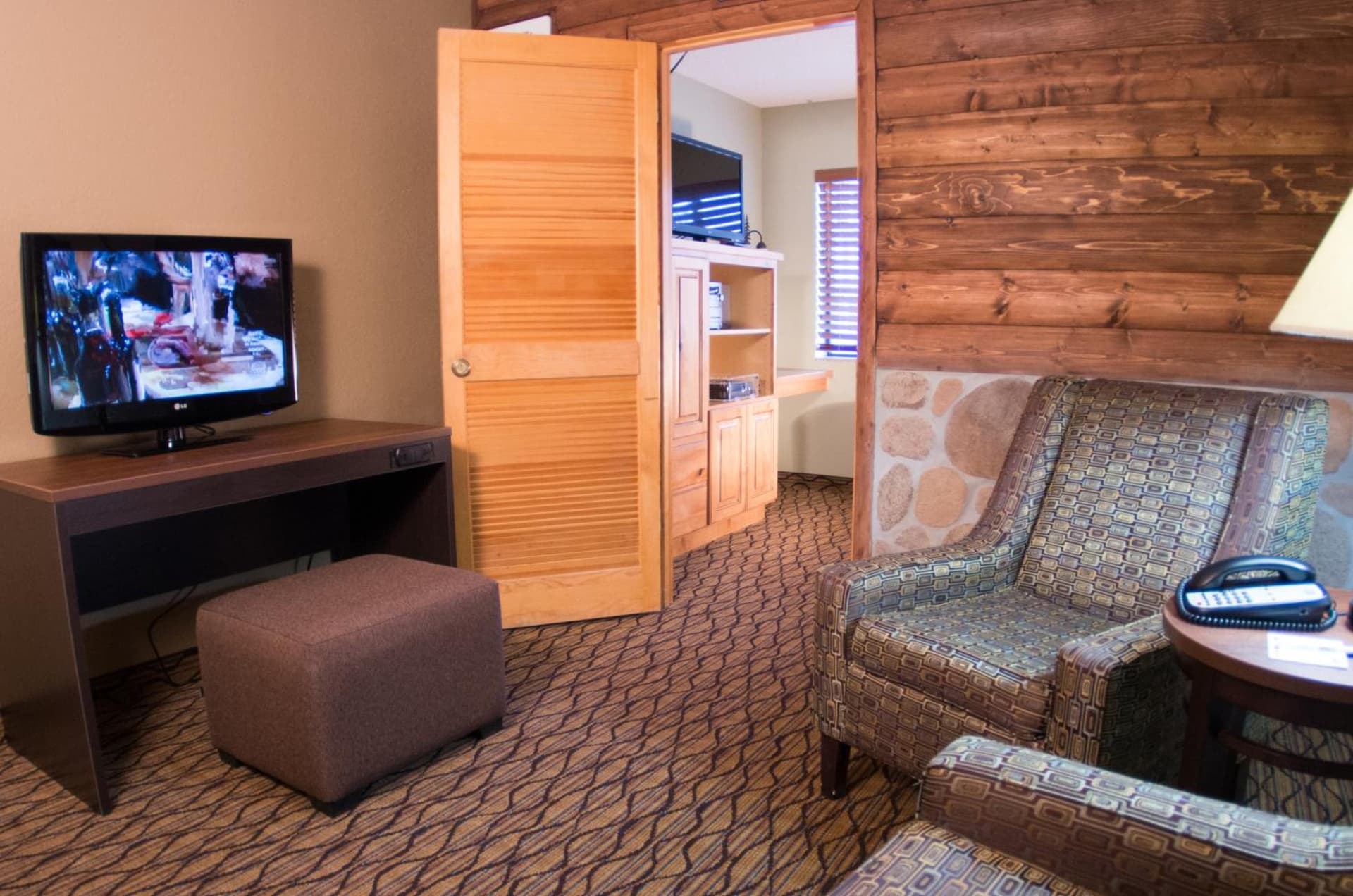 Grand Canyon Hotel & Suites property views in Tusayan, AZ — gallery photo 3