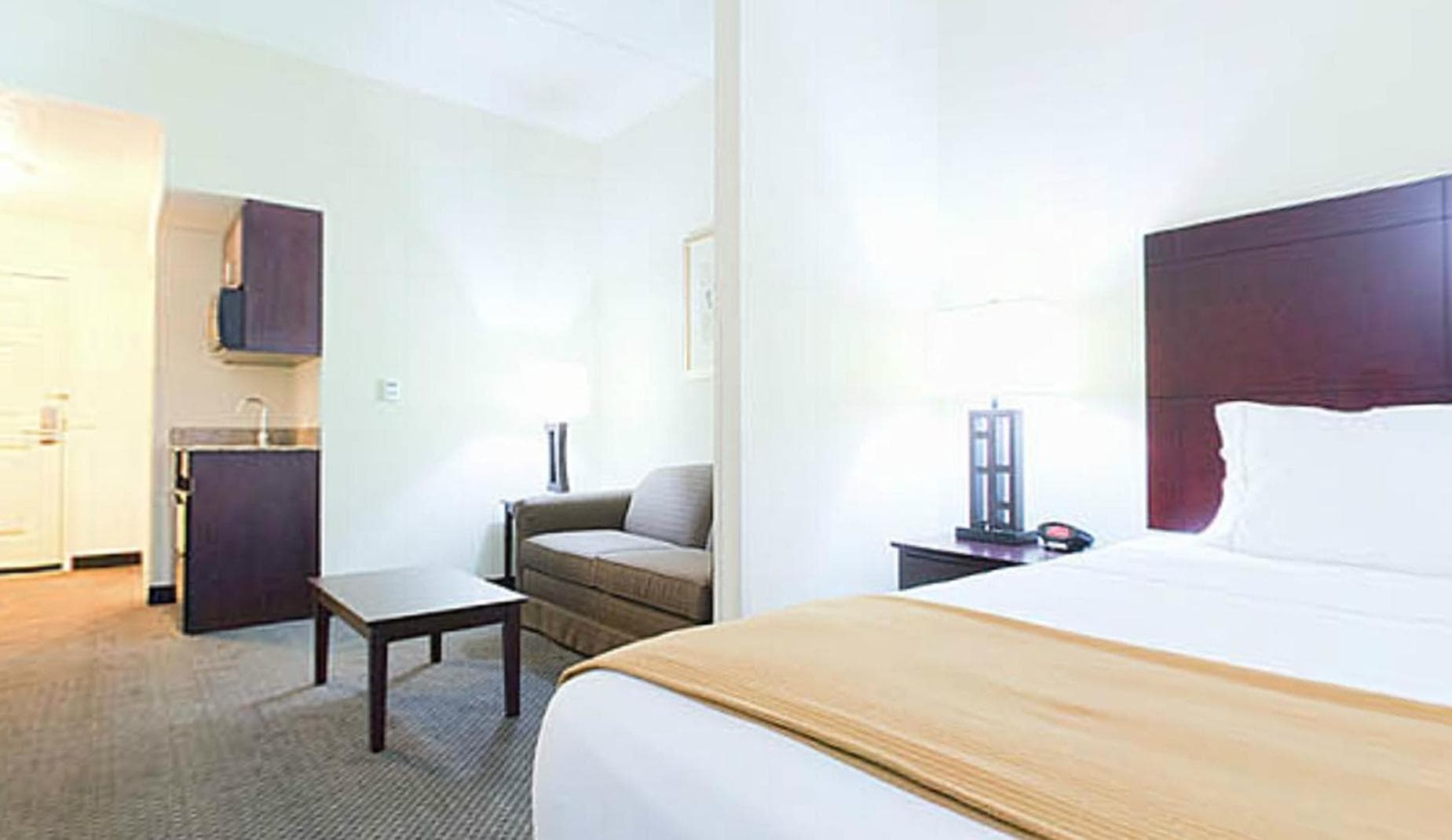 Holiday Inn Express & Suites Chicago West-O'Hare Arpt Area by IHG interior in Hillside, IL — gallery photo 2