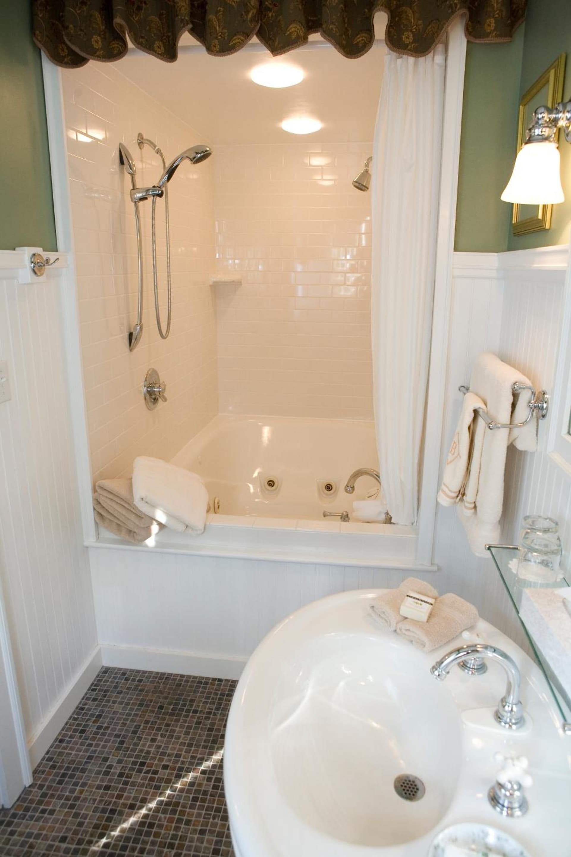 The Belvedere Inn & Restaurant gallery photo in Saugatuck, MI — image 16