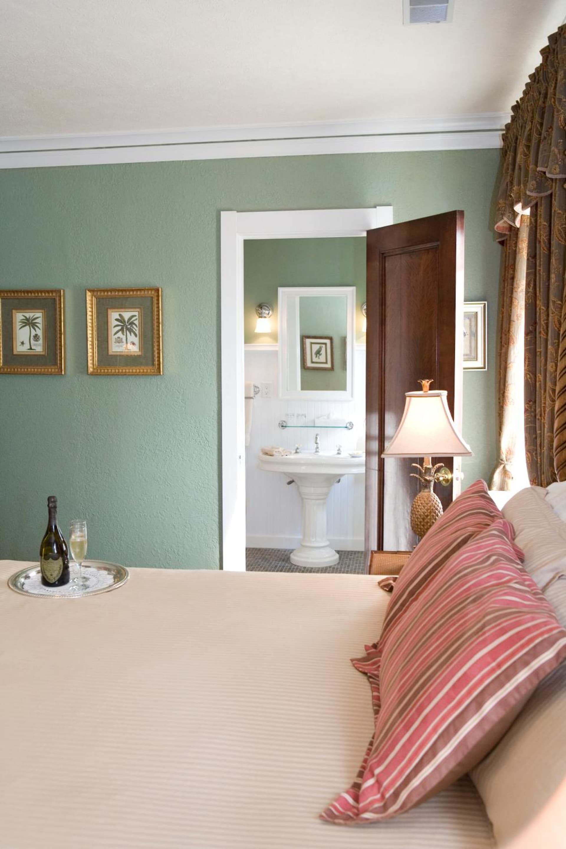 The Belvedere Inn & Restaurant gallery photo in Saugatuck, MI — image 9