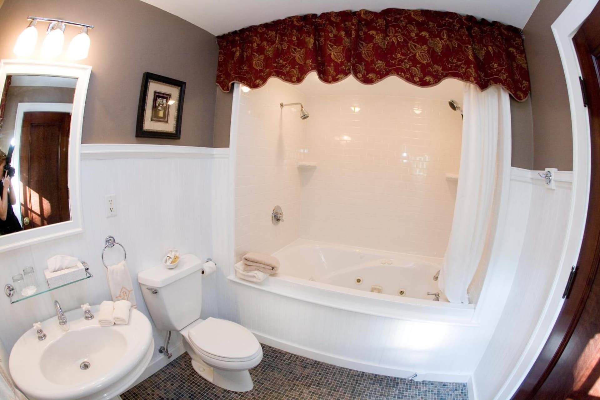 The Belvedere Inn & Restaurant gallery photo in Saugatuck, MI — image 6