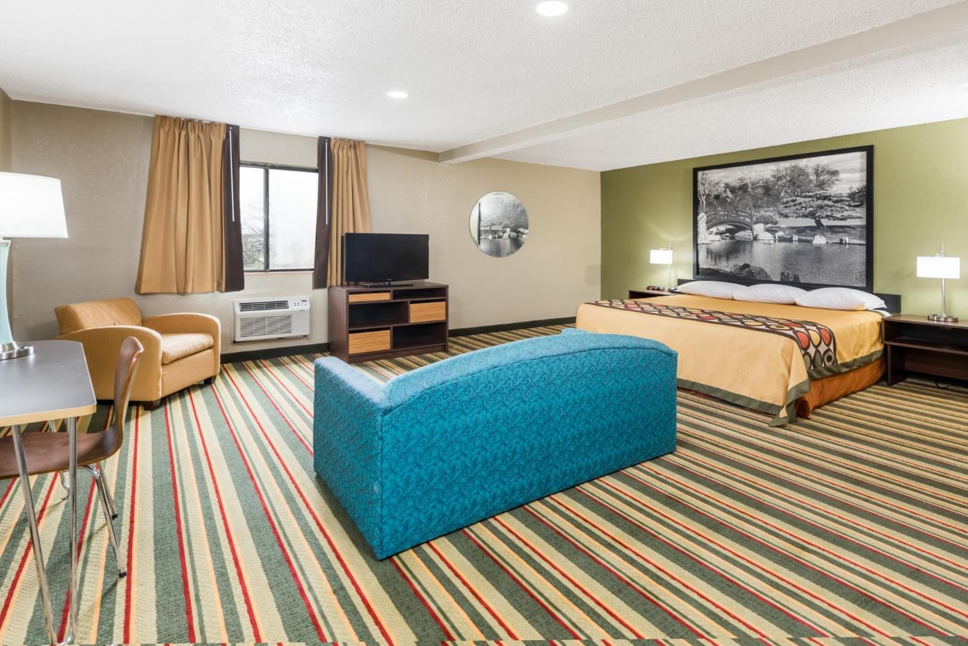 Super 8 by Wyndham Bloomington Normal gallery photo in Bloomington, IL — image 5