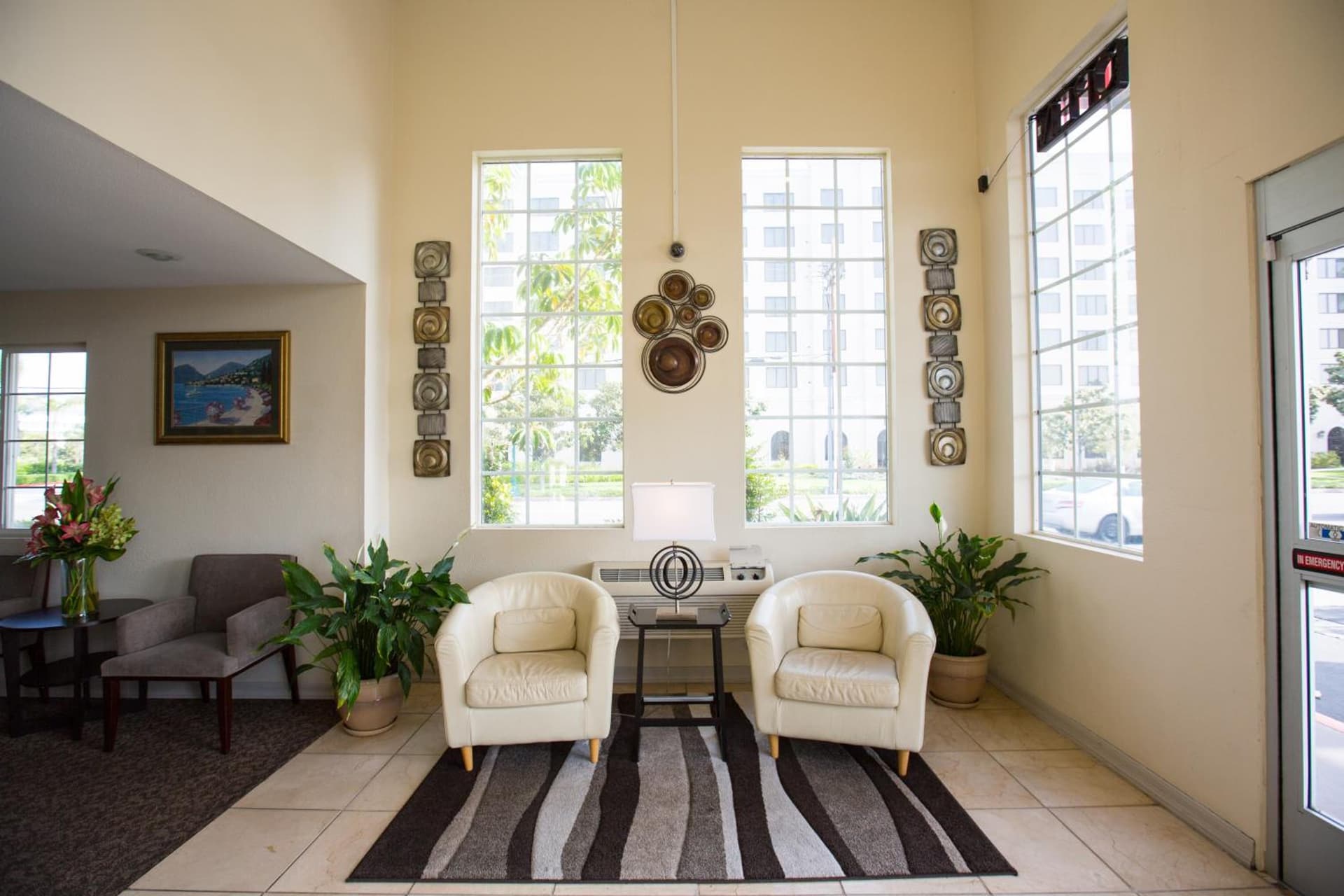 Queens Inn Anaheim interior in Anaheim, CA — gallery photo 2