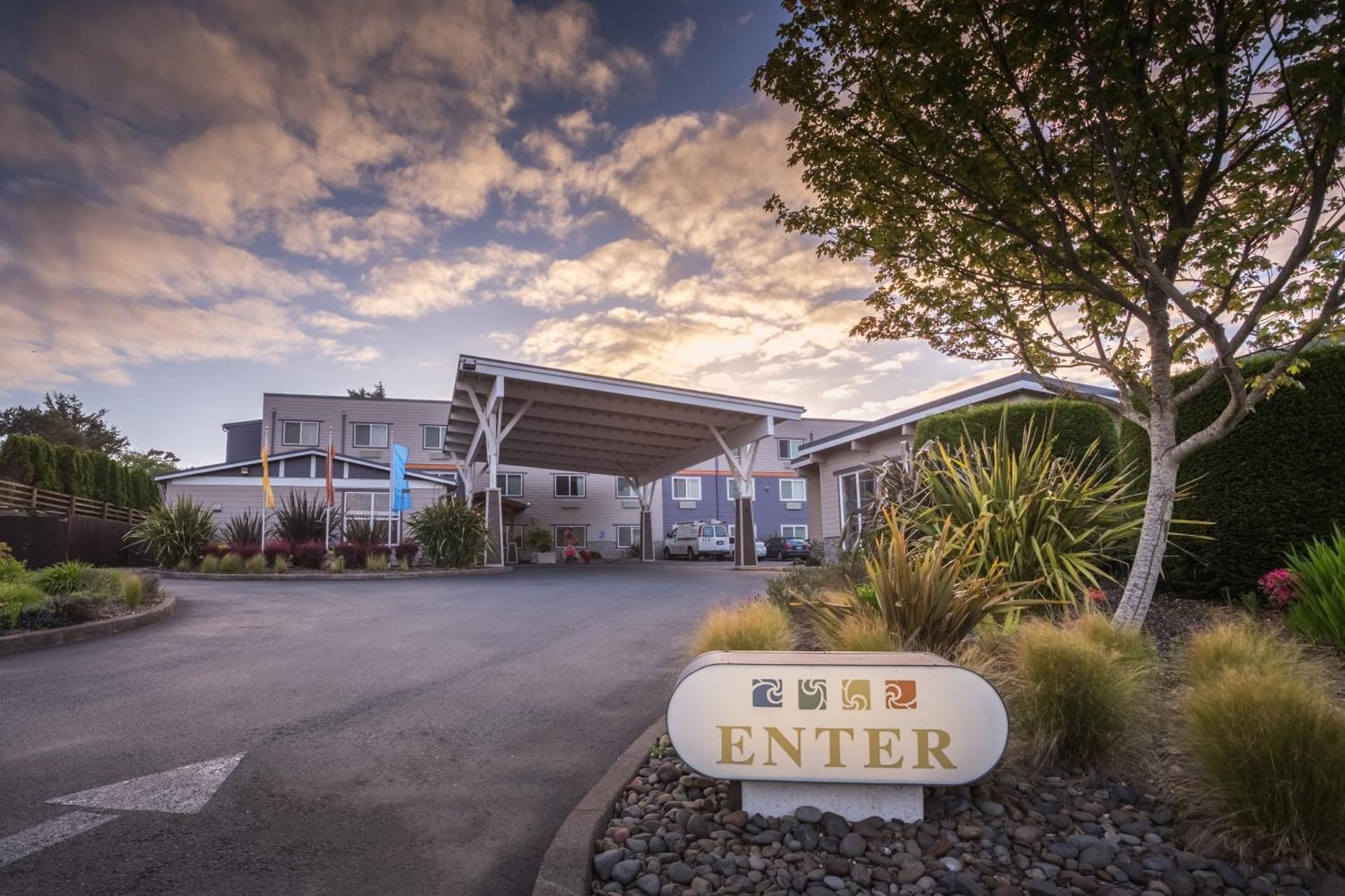 Inn at Wecoma featured exterior or lobby in Lincoln City, OR — similar hotel