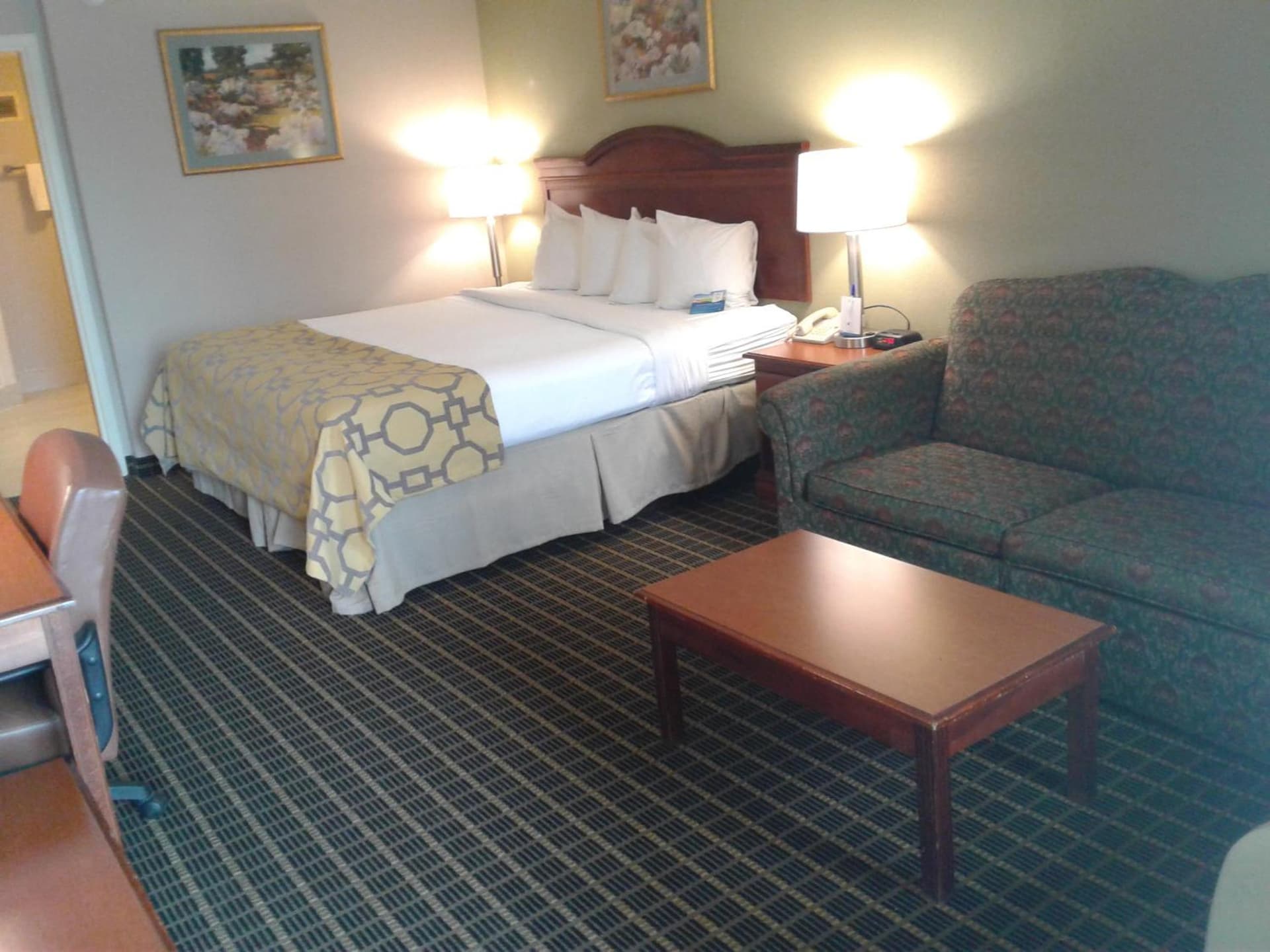 Baymont by Wyndham Clarksville Northeast gallery photo in Clarksville, TN — image 37