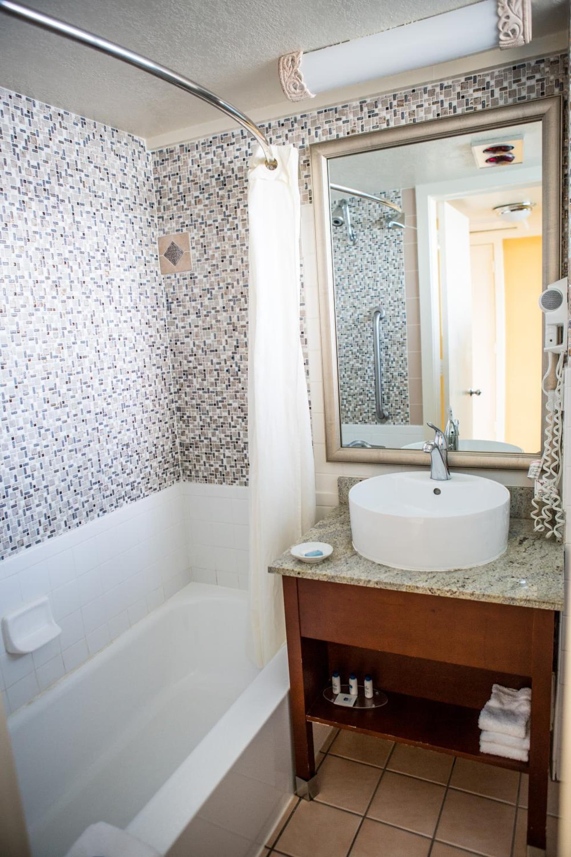 Best Western Plus Yacht Harbor Inn gallery photo in Dunedin, FL — image 17