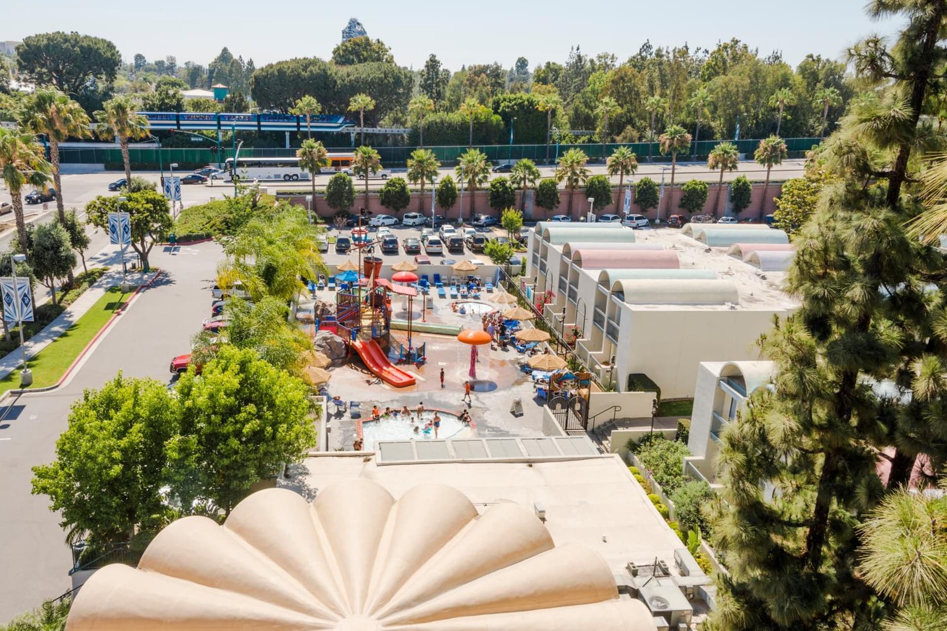 Howard Johnson by Wyndham Anaheim Hotel and Water Playground gallery photo in Anaheim, CA — image 162