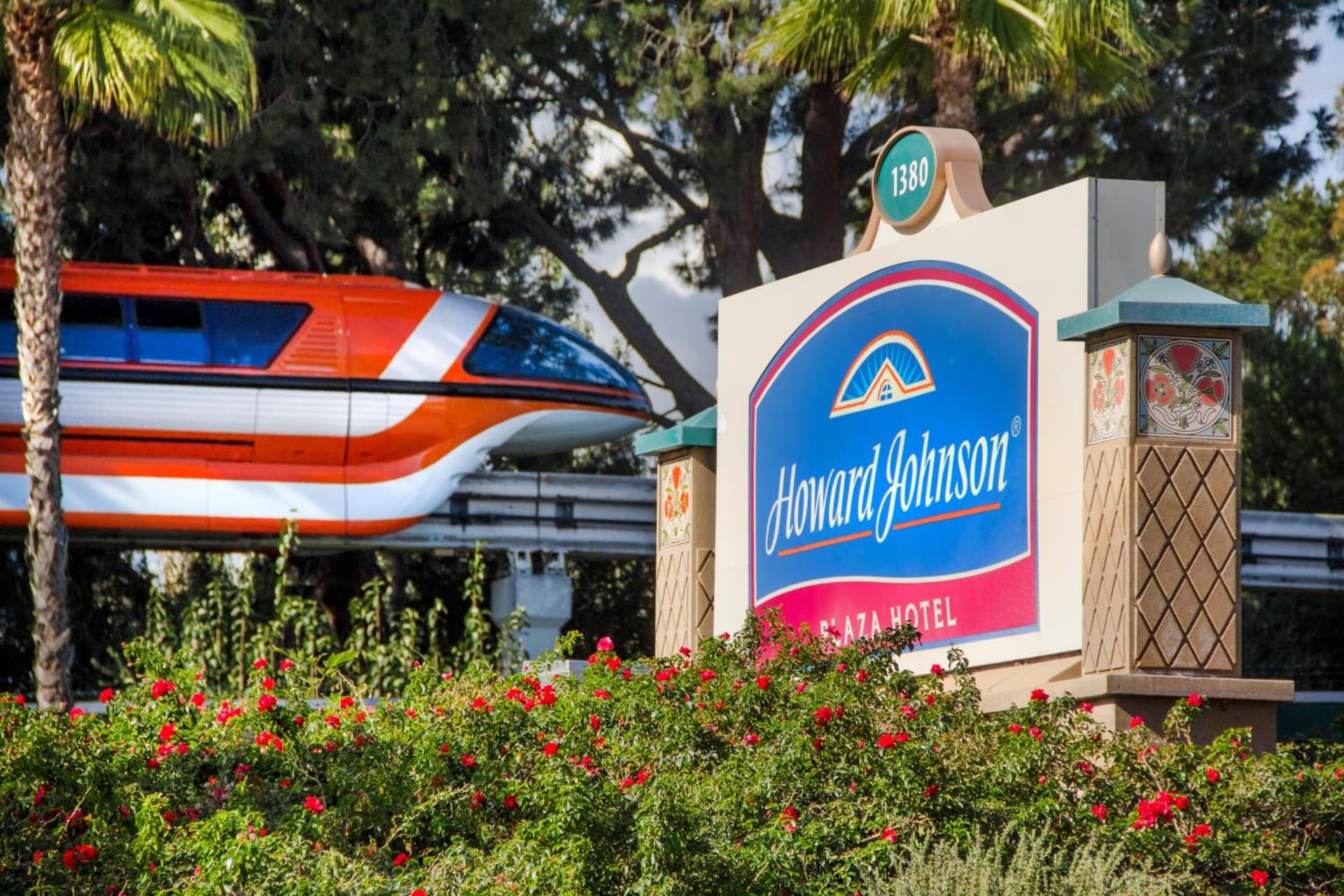 Howard Johnson by Wyndham Anaheim Hotel and Water Playground gallery photo in Anaheim, CA — image 39