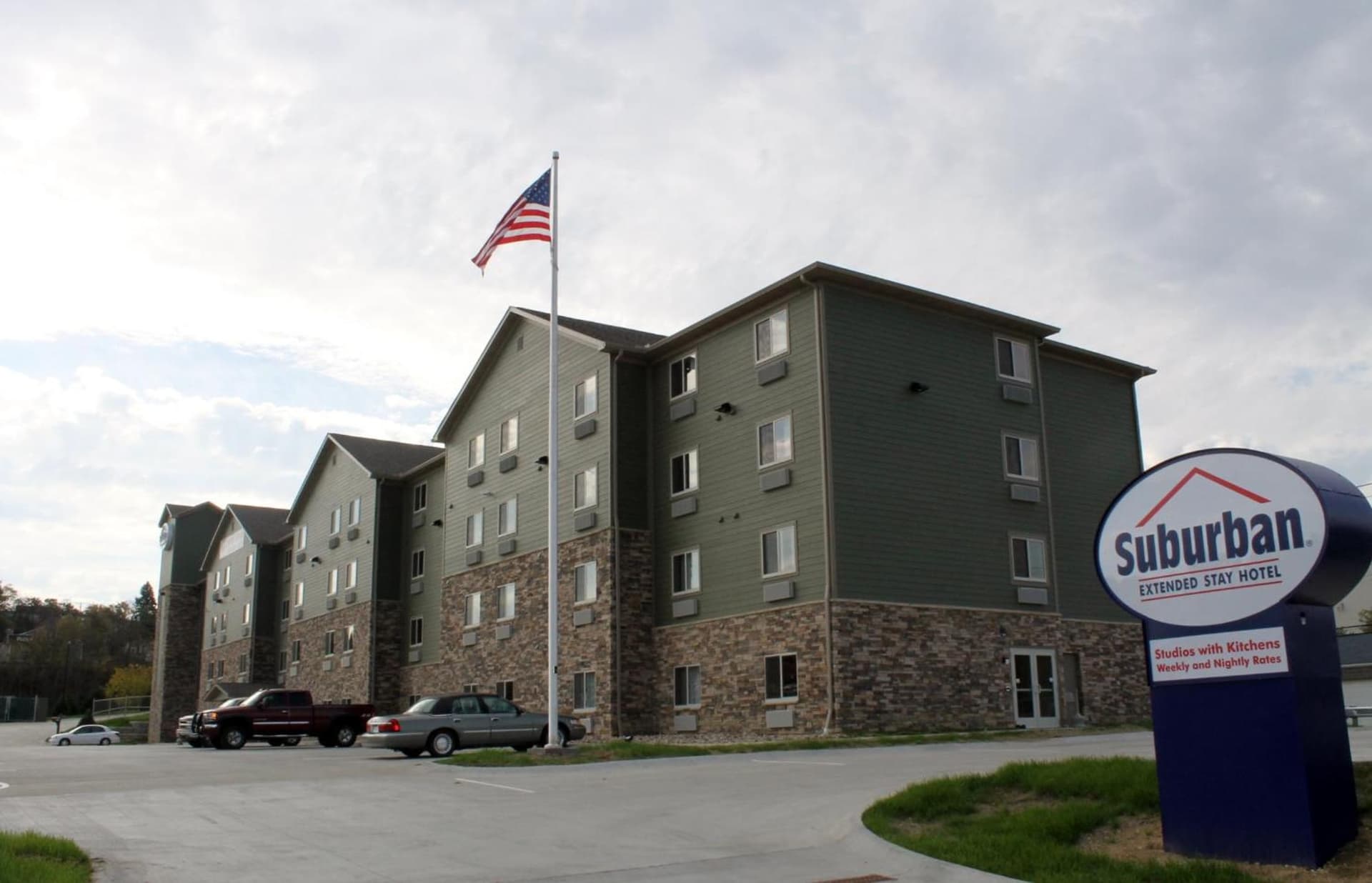 Suburban Studios Washington, PA featured exterior or lobby in Washington, PA — similar hotel