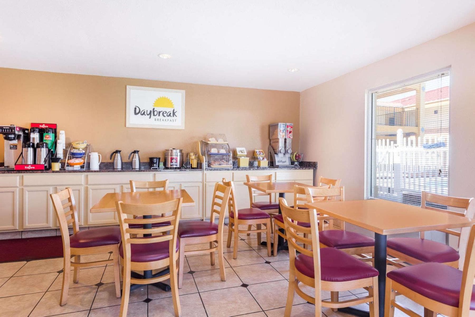 Days Inn by Wyndham Augusta Wheeler Road interior in Augusta, GA — gallery photo 2
