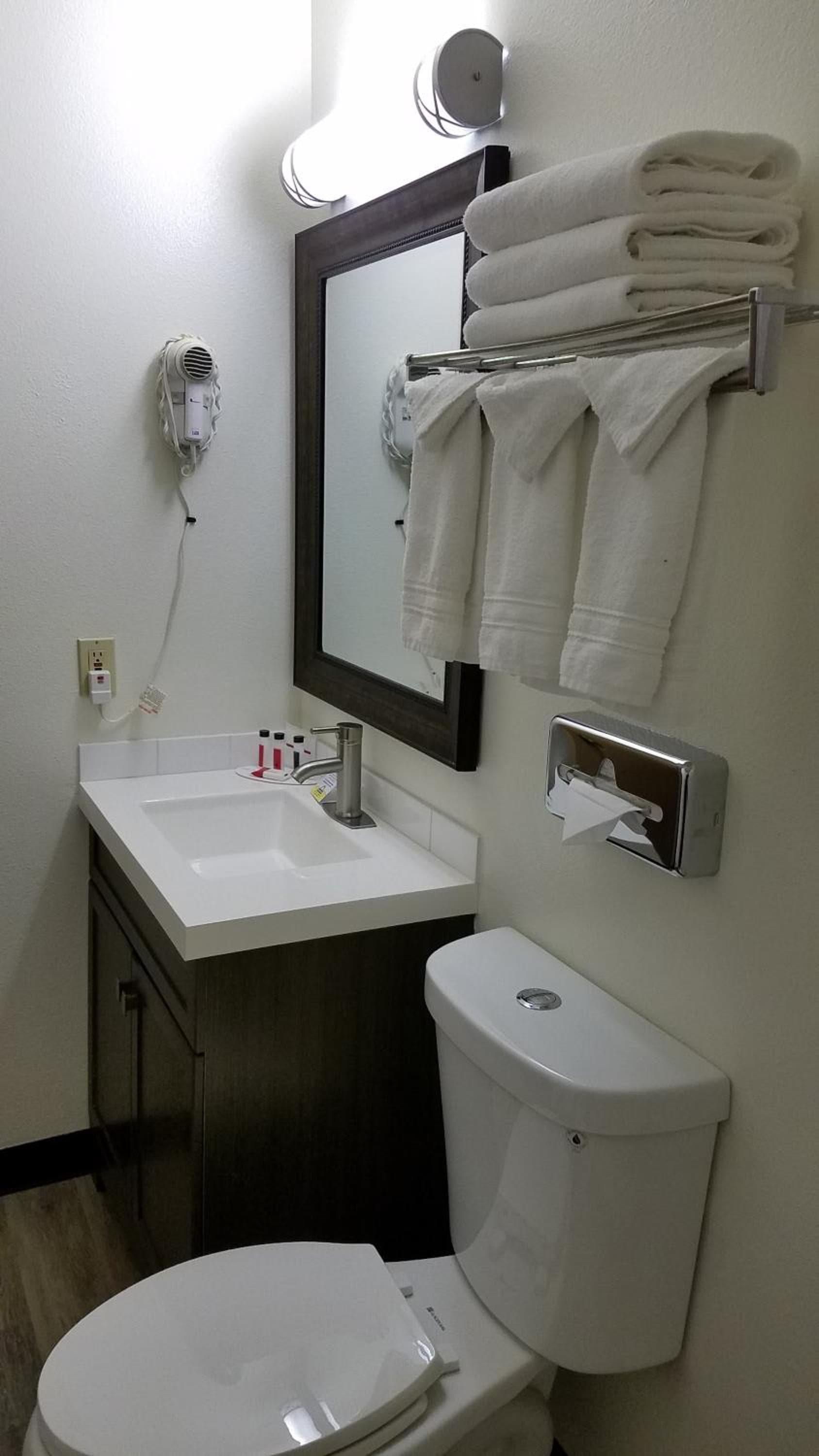 Days Inn by Wyndham Woodland property views in Woodland, CA — gallery photo 3