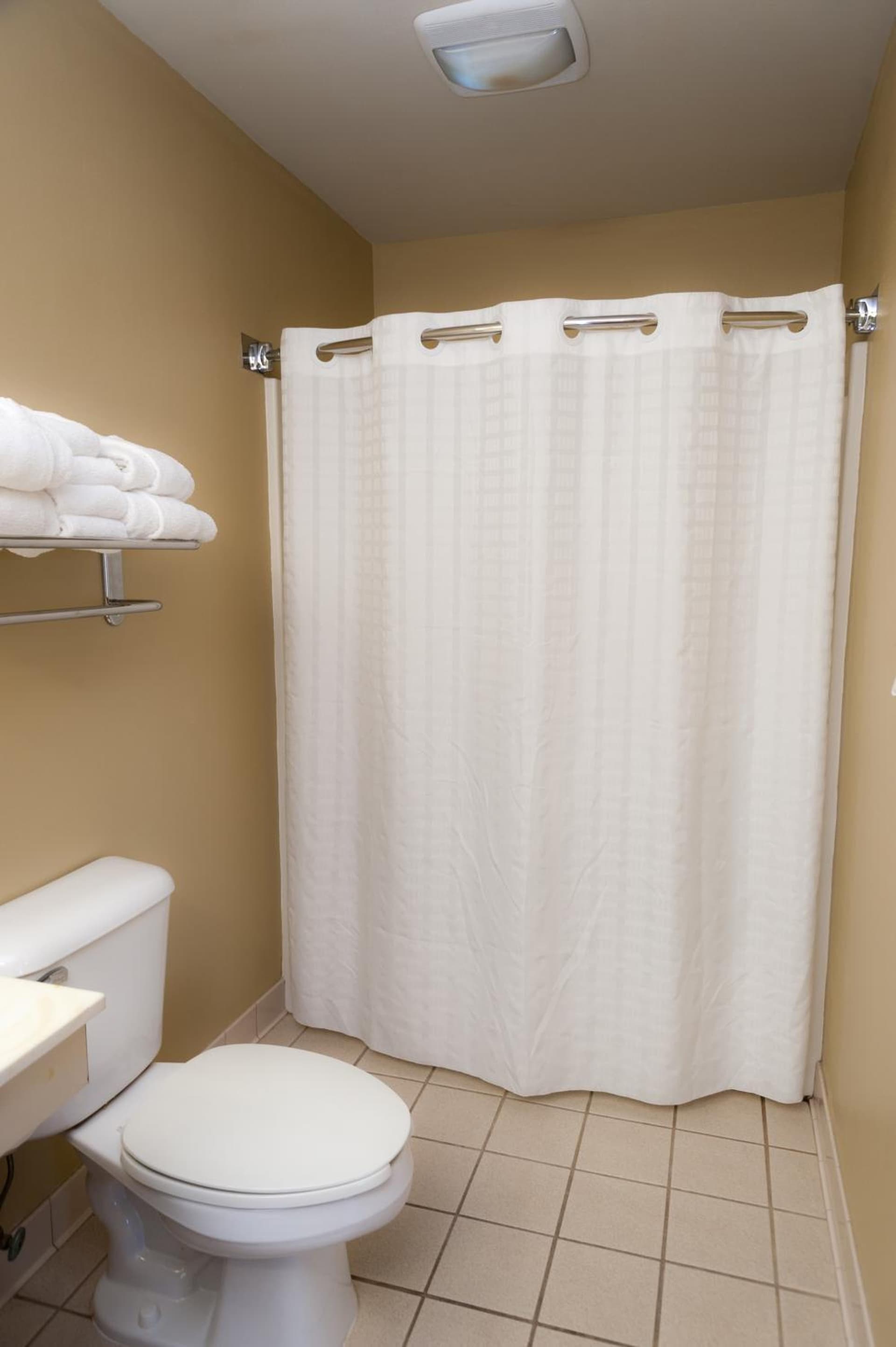 Country Inn & Suites by Radisson, Milwaukee Airport, WI gallery photo in Milwaukee, WI — image 17