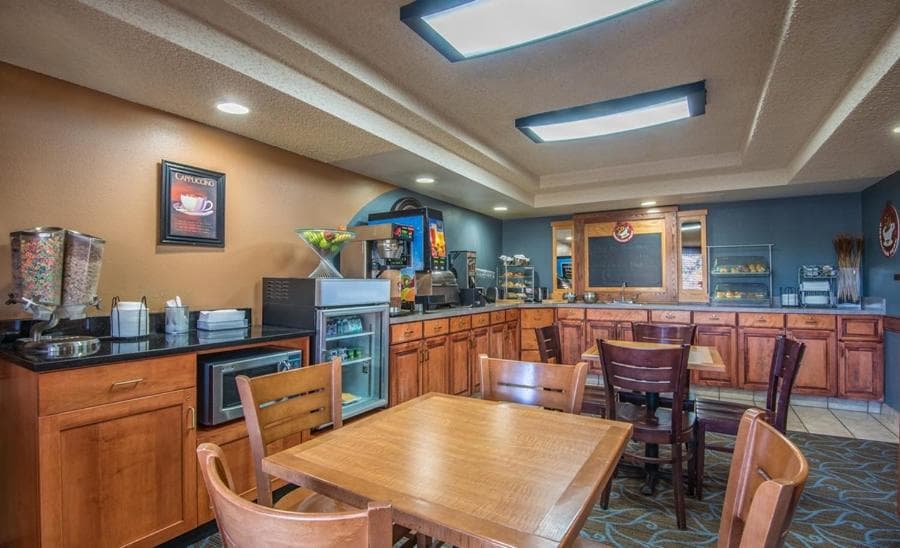 AmericInn by Wyndham Windsor Ft. Collins gallery photo in Fort Collins, CO — image 59