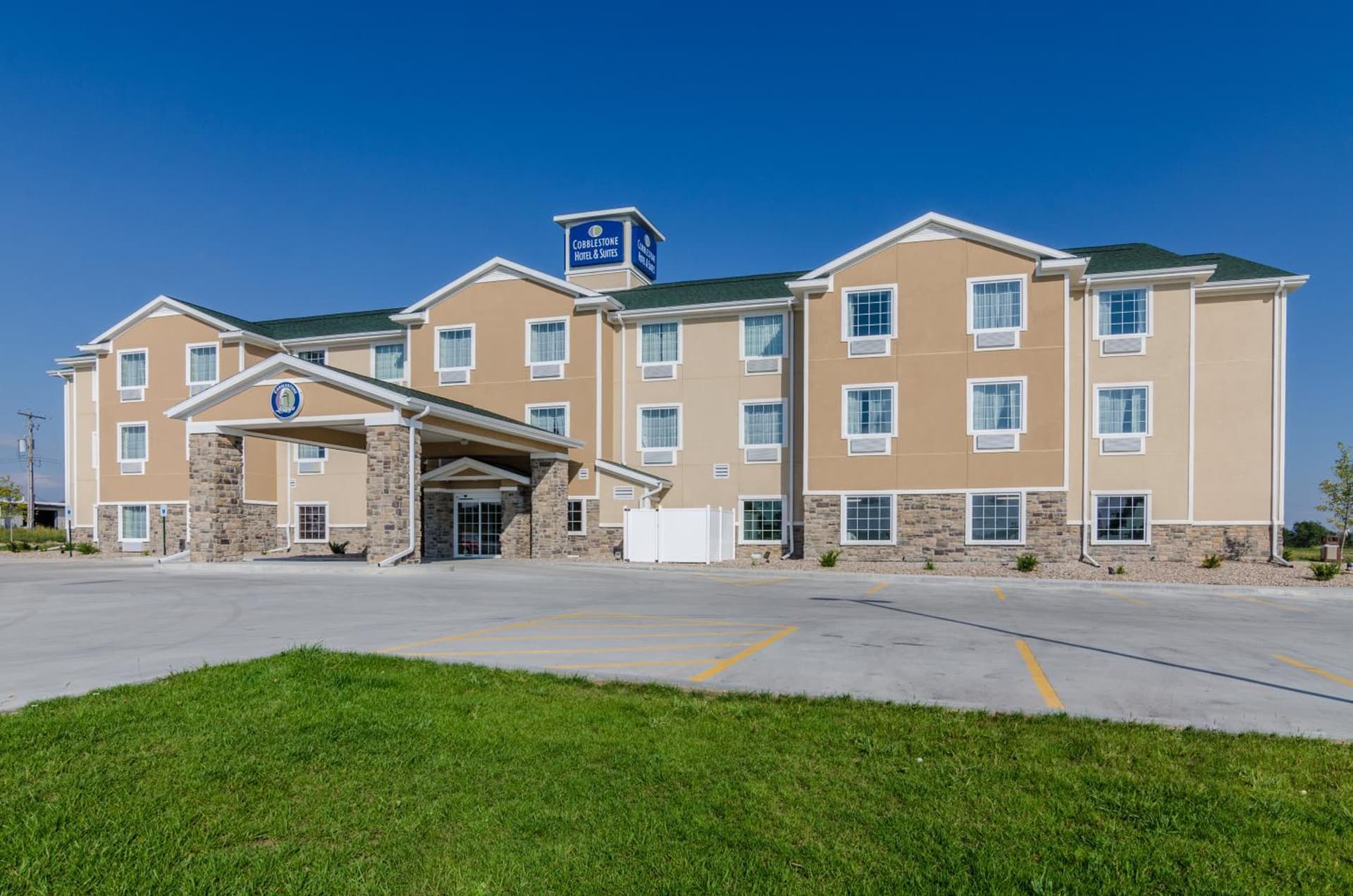 Cobblestone Hotel & Suites - McCook featured exterior or lobby in McCook, NE — similar hotel