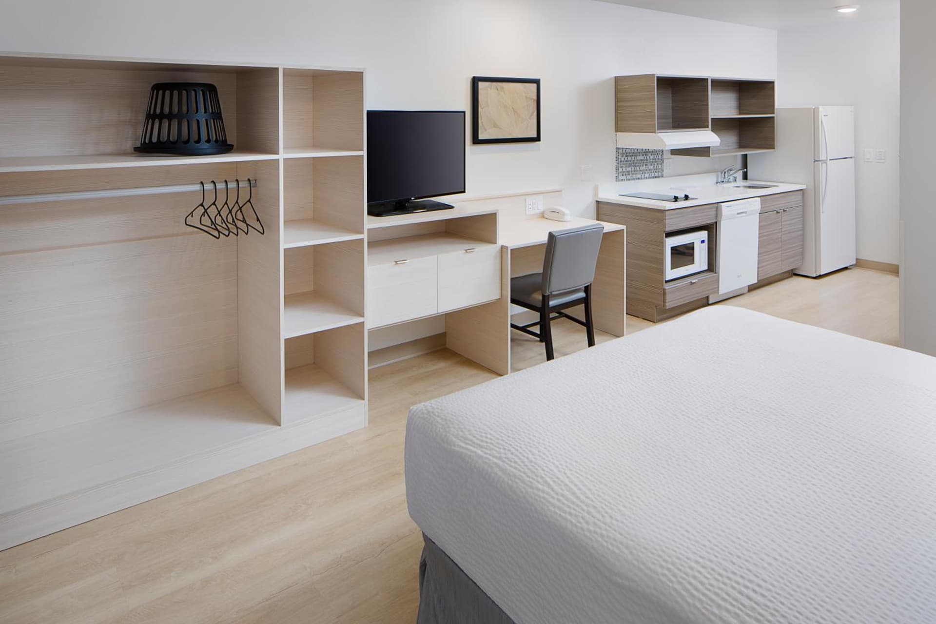 WoodSpring Suites Seattle Everett gallery photo in Everett, WA — image 5