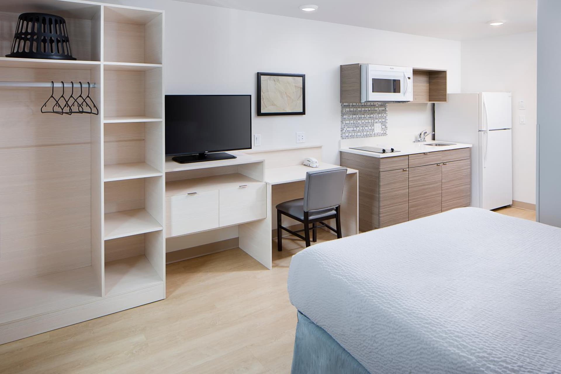 WoodSpring Suites Seattle Everett gallery photo in Everett, WA — image 6