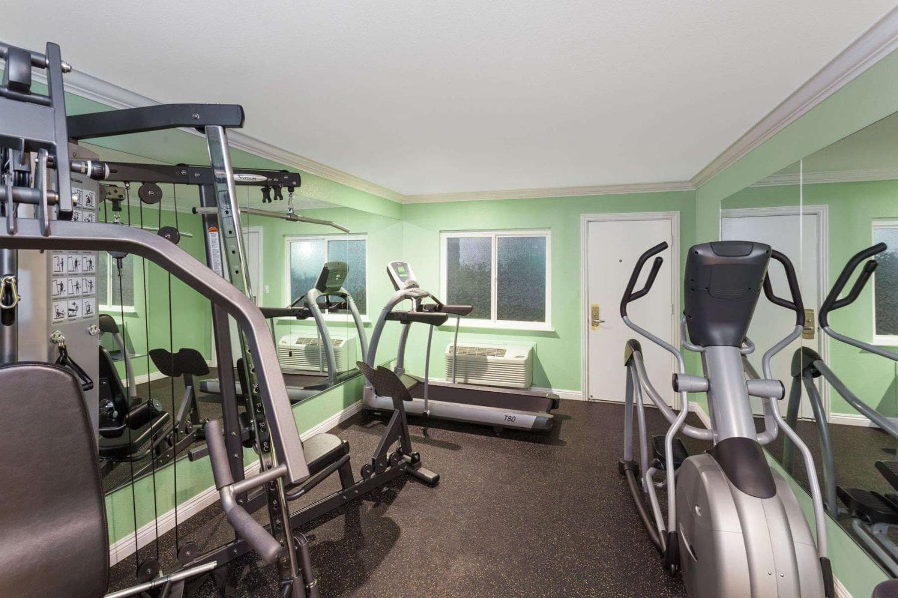 Travelodge by Wyndham Orange County Airport/ Costa Mesa gallery photo in Costa Mesa, CA — image 24