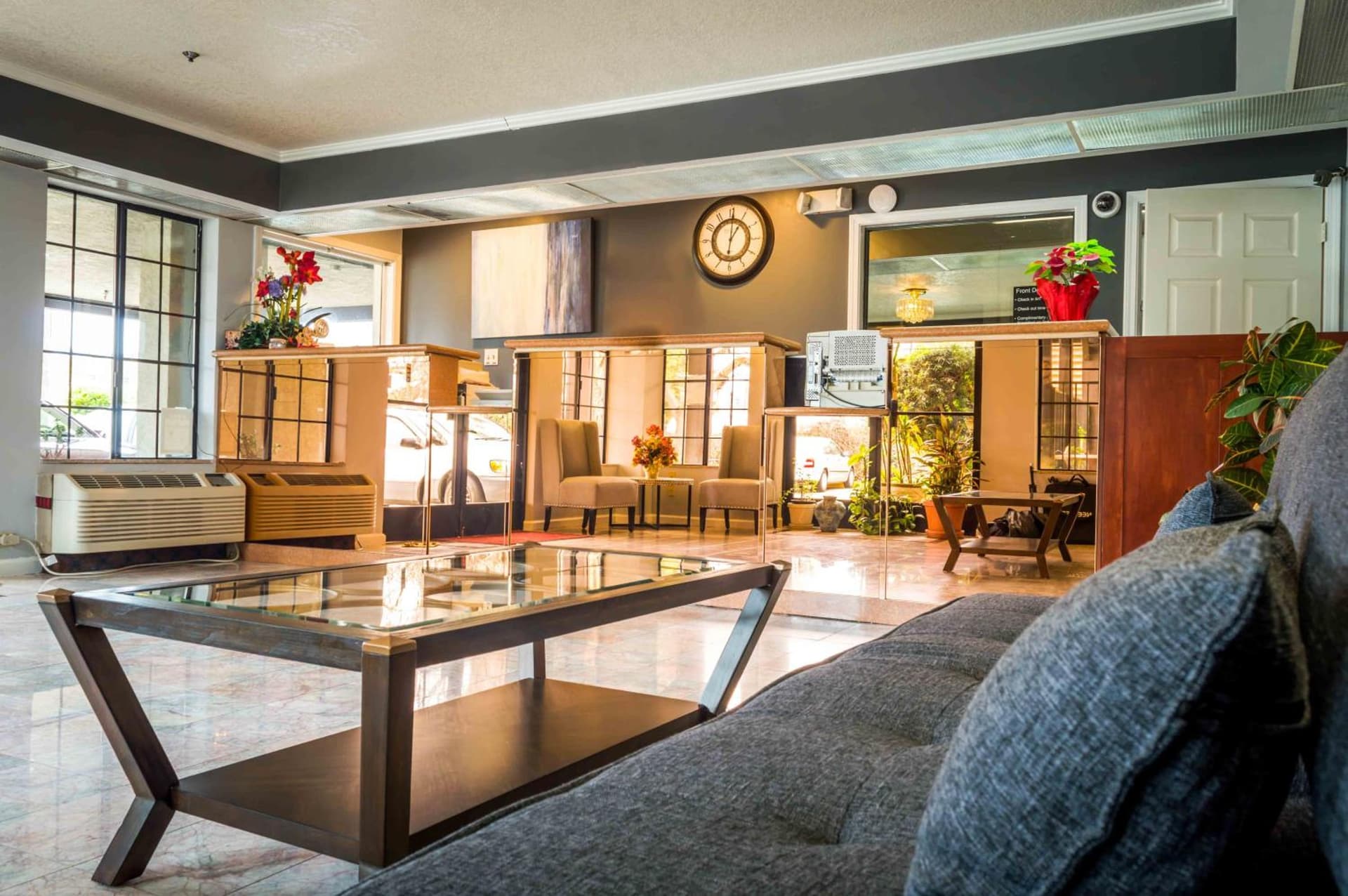 Executive Inn & Suites Sacramento property views in Sacramento, CA — gallery photo 3