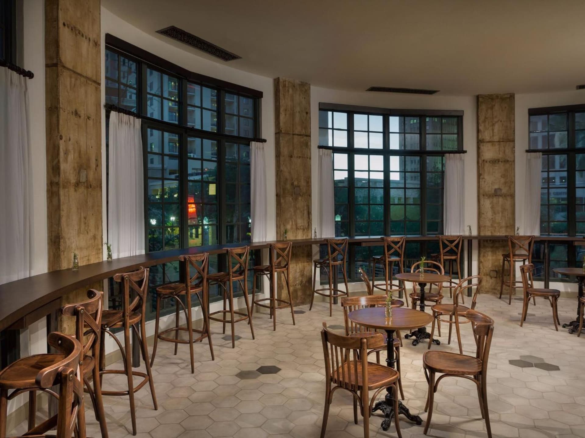 Hotel Valencia Riverwalk gallery photo in San Antonio, TX — image 52