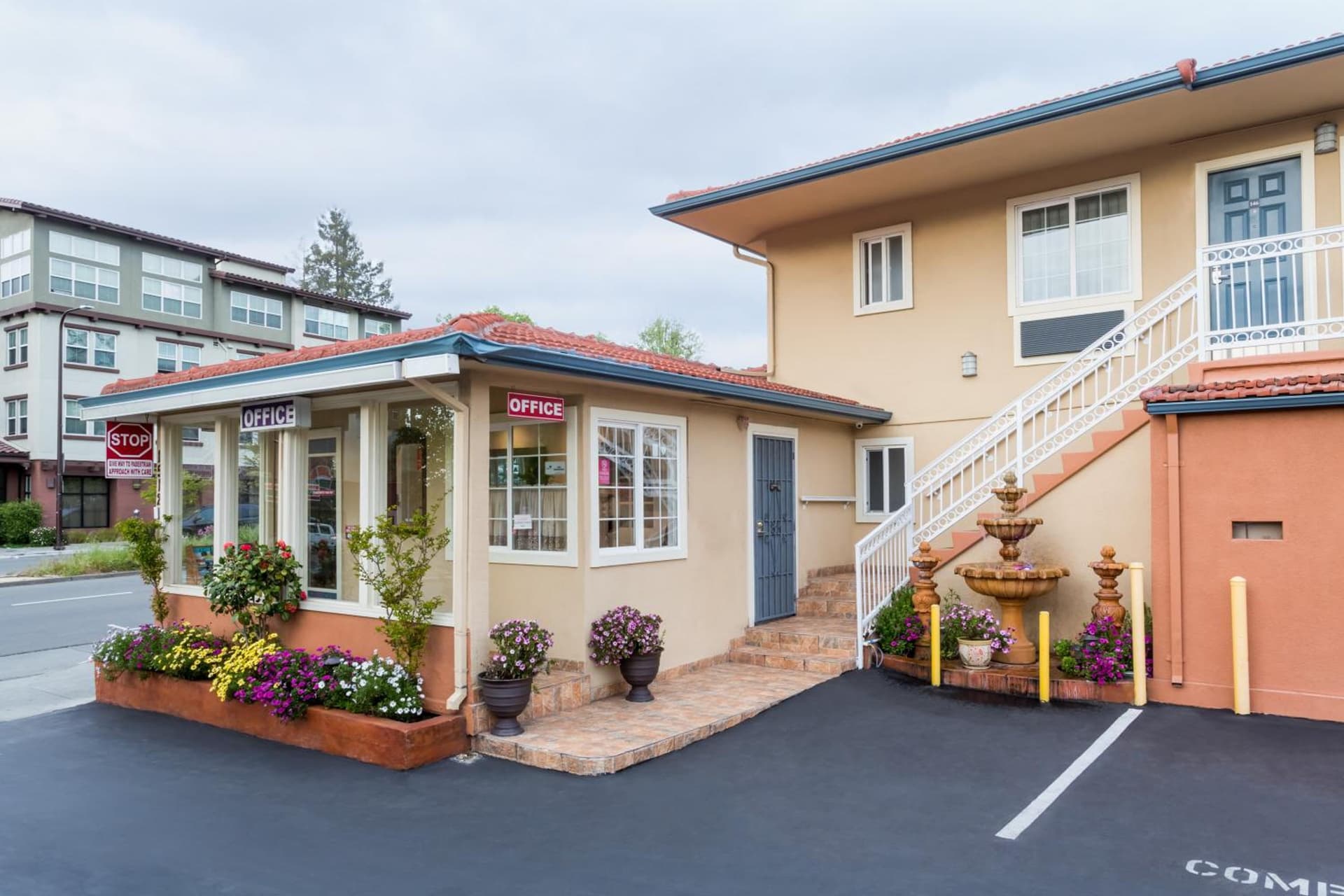 Howard Johnson By Wyndham Berkeley gallery photo in Berkeley, CA — image 31