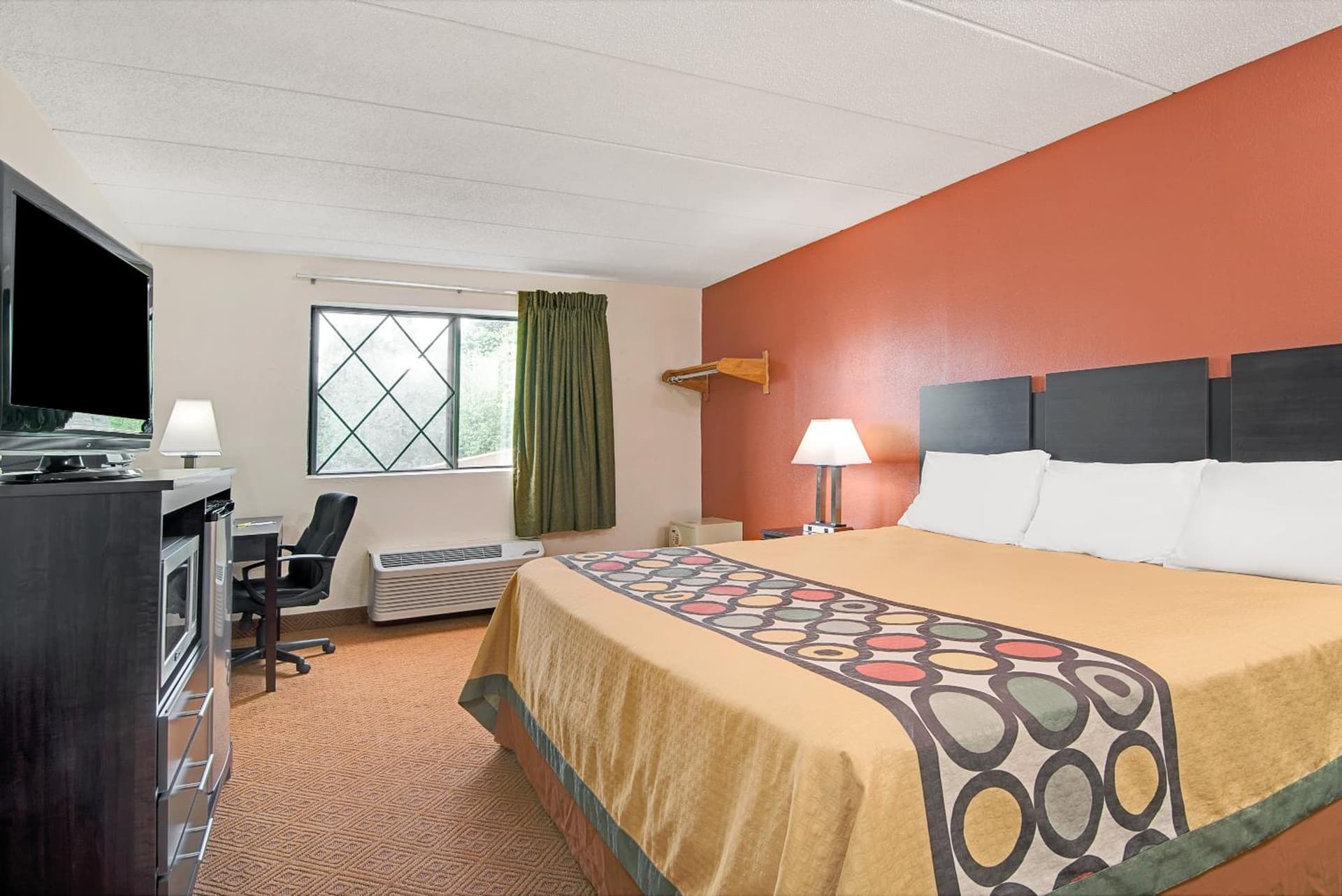 Super 8 by Wyndham Stamford/New York City Area property views in Stamford, CT — gallery photo 3