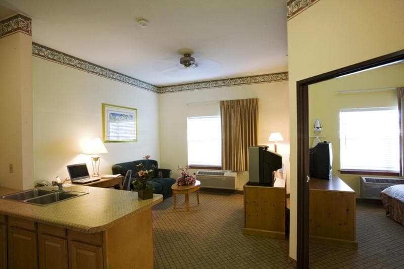 Americas Best Value Inn Three Rivers gallery photo in Three Rivers, MI — image 38