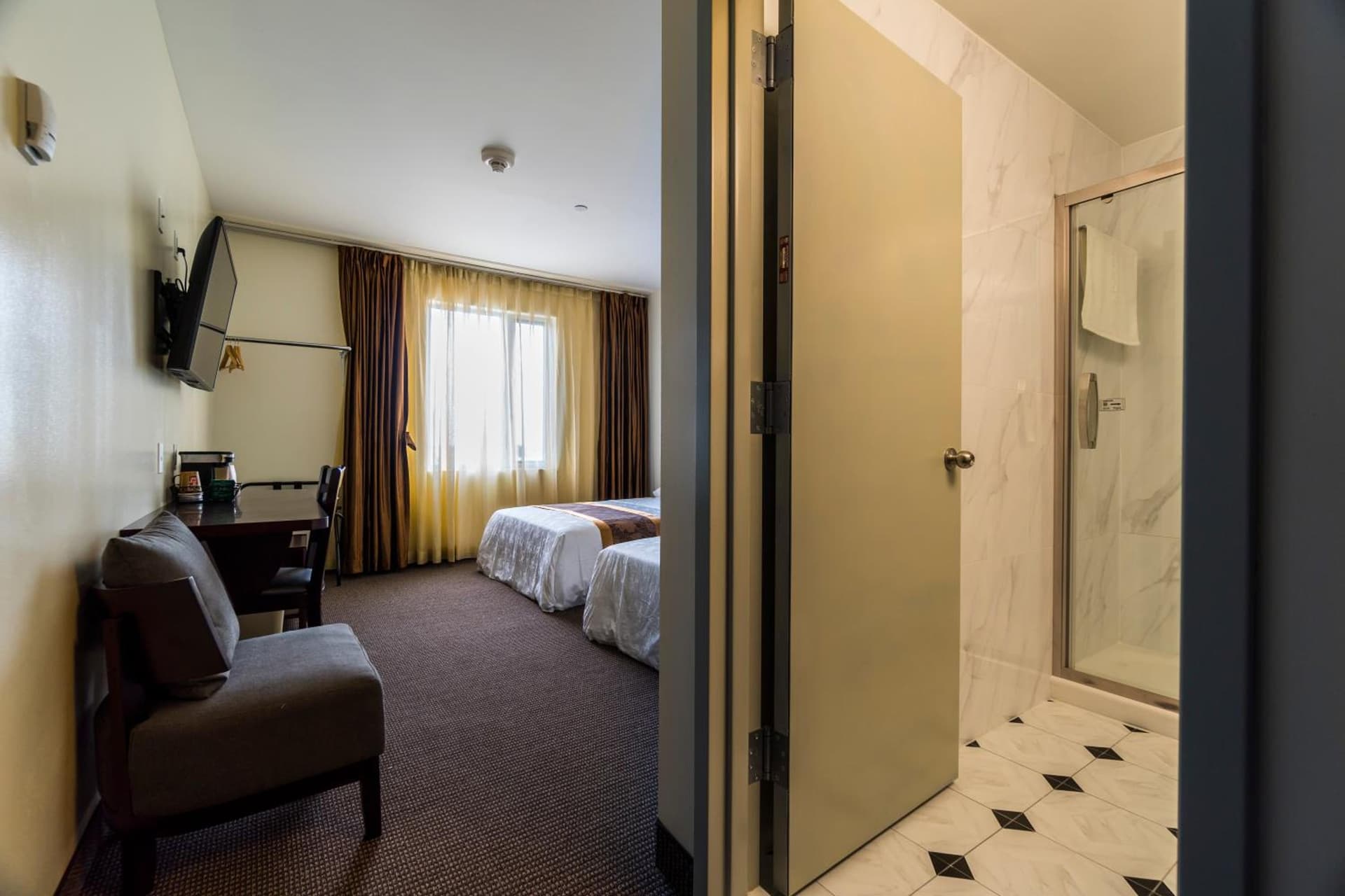 John Hotel gallery photo in Queens, NY — image 5