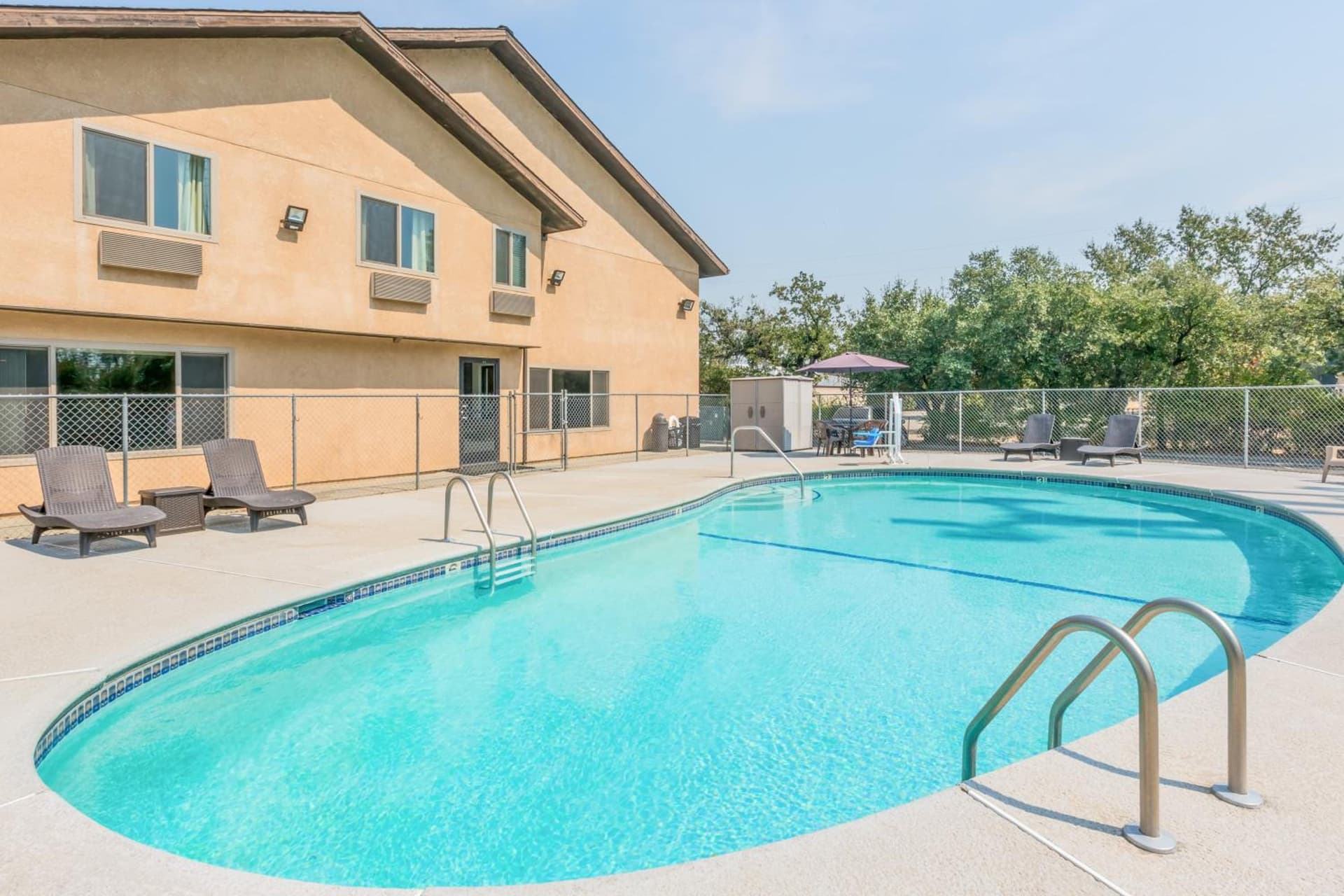 Super 8 by Wyndham Redding gallery photo in Redding, CA — image 25