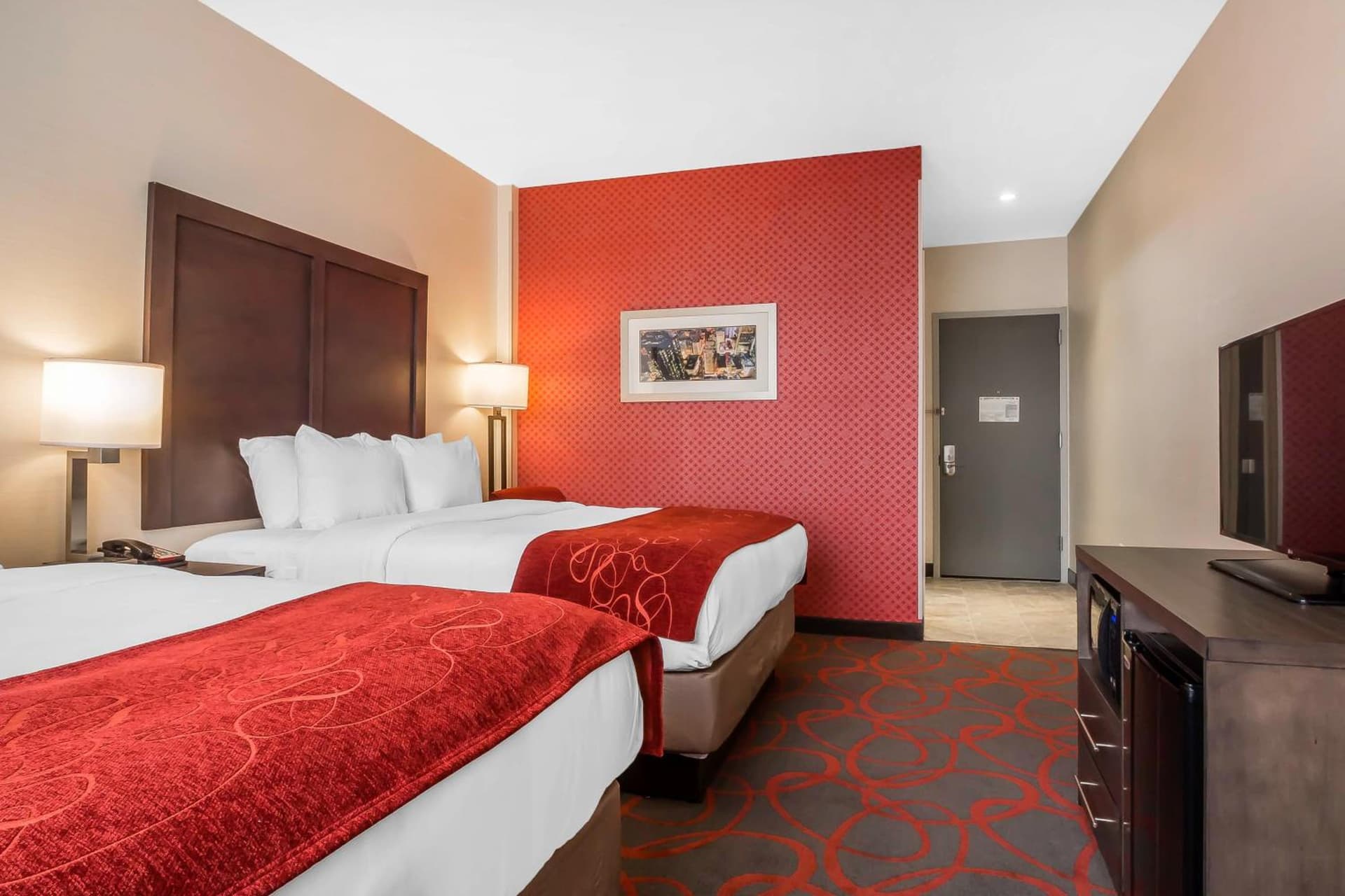 Comfort Inn & Suites near Stadium property views in Bronx, NY — gallery photo 3