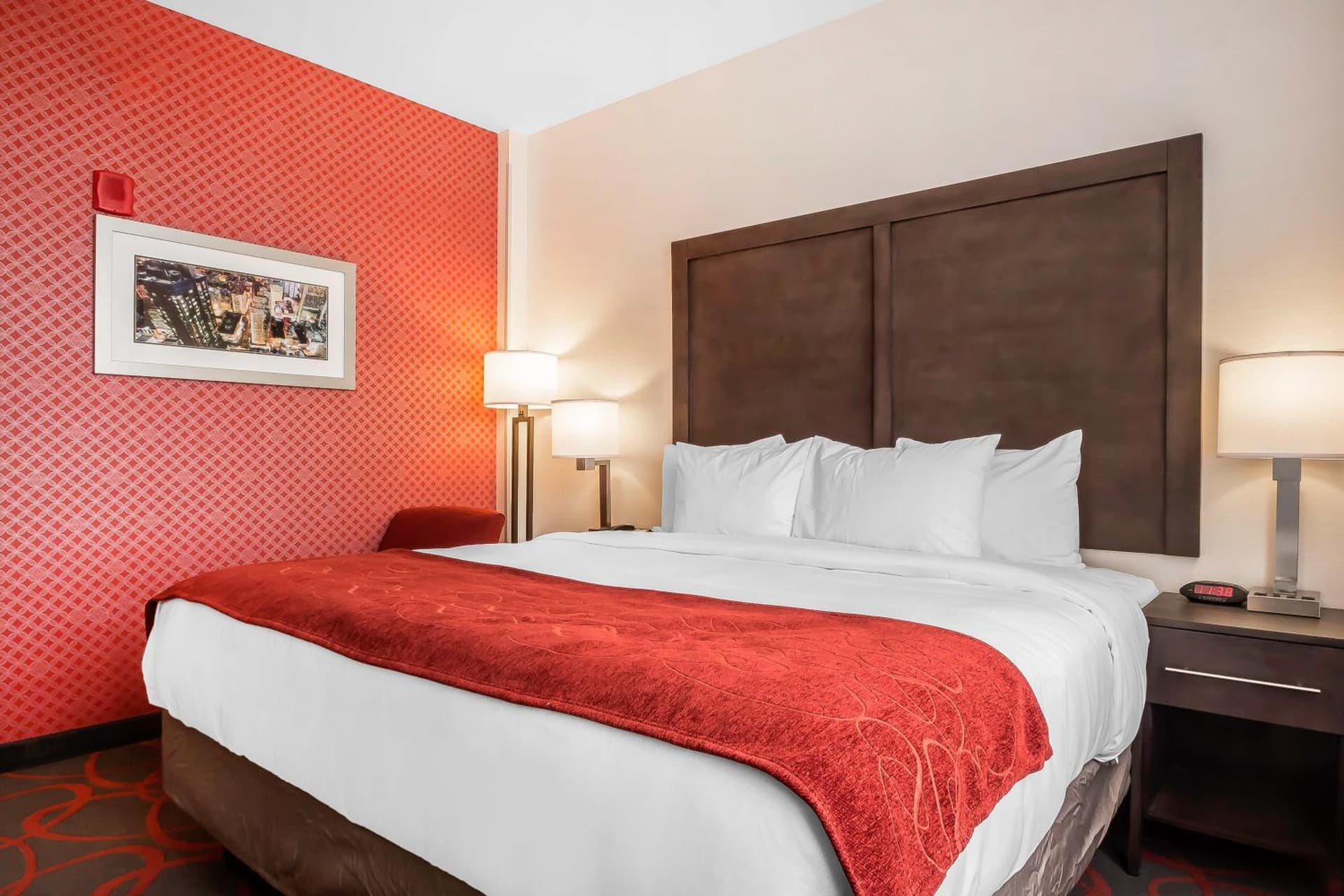 Comfort Inn & Suites near Stadium gallery photo in Bronx, NY — image 17