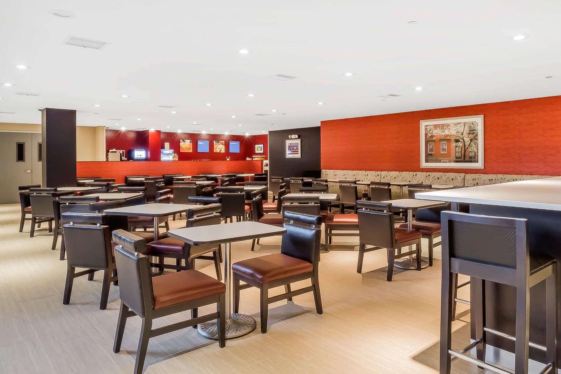 Comfort Inn & Suites near Stadium gallery photo in Bronx, NY — image 24