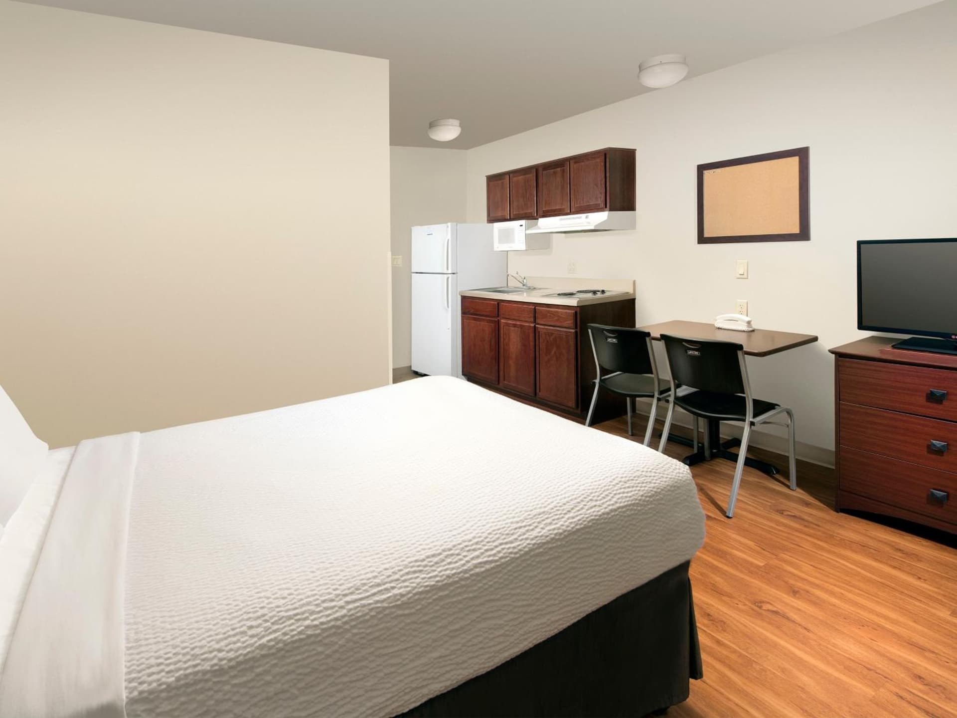 WoodSpring Suites Topeka gallery photo in Topeka, KS — image 16