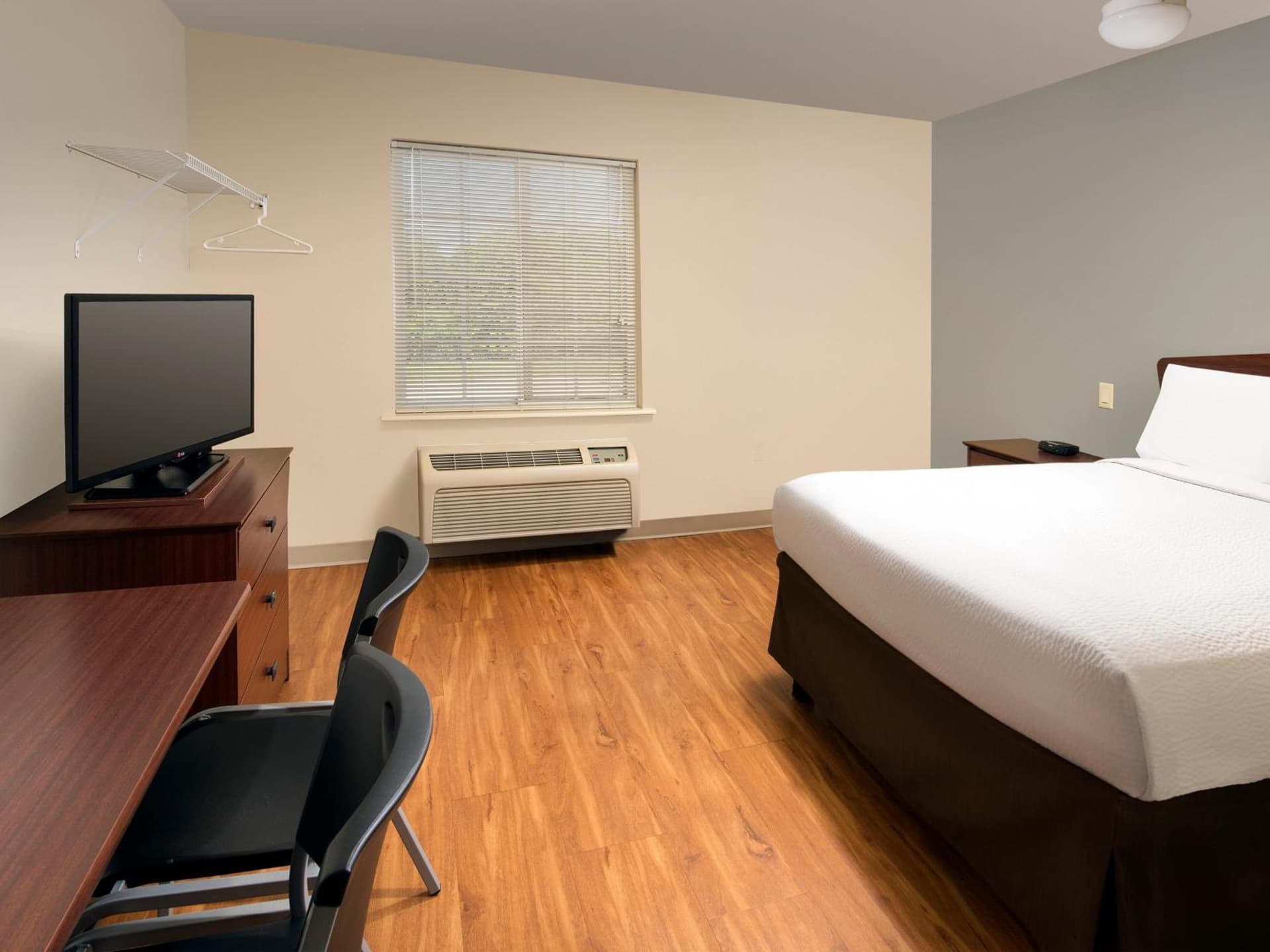 WoodSpring Suites Topeka gallery photo in Topeka, KS — image 12