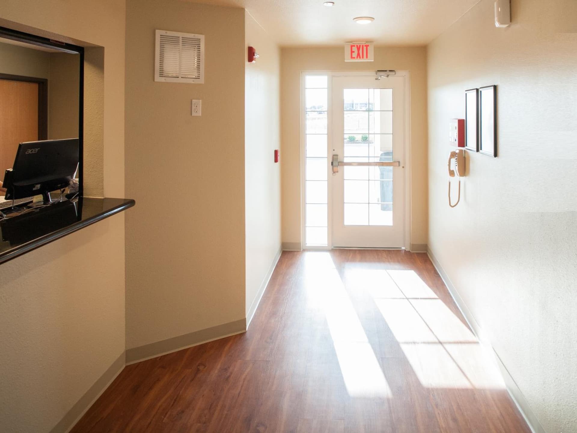 WoodSpring Suites Topeka gallery photo in Topeka, KS — image 15