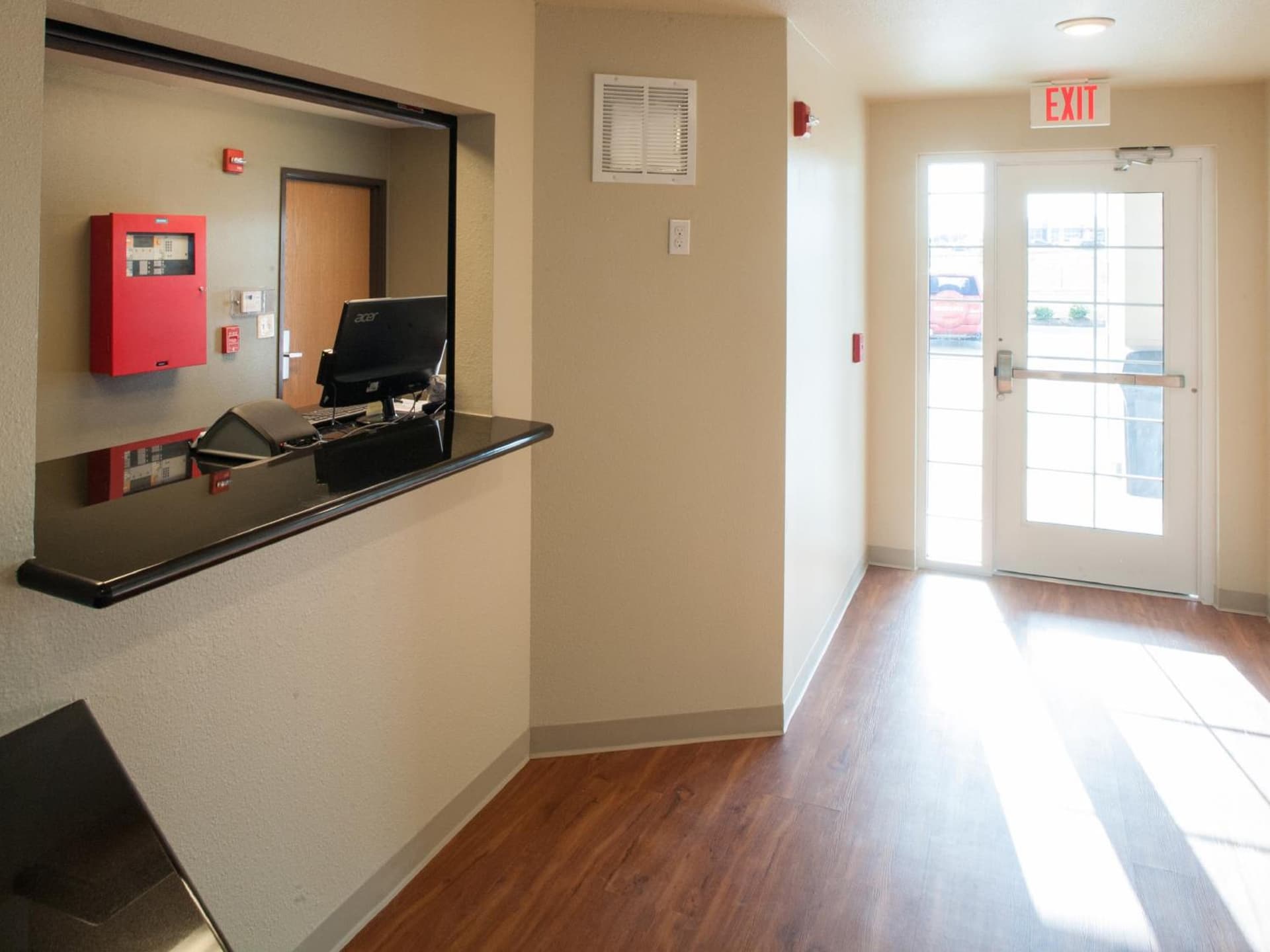 WoodSpring Suites Topeka gallery photo in Topeka, KS — image 14