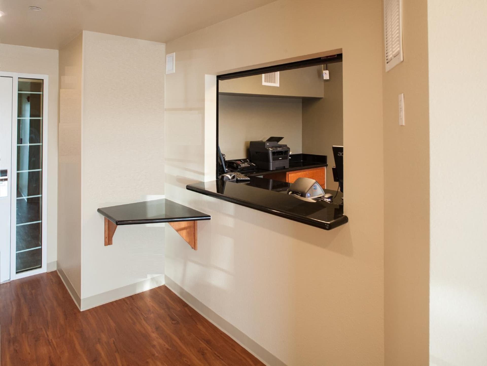 WoodSpring Suites Topeka gallery photo in Topeka, KS — image 4