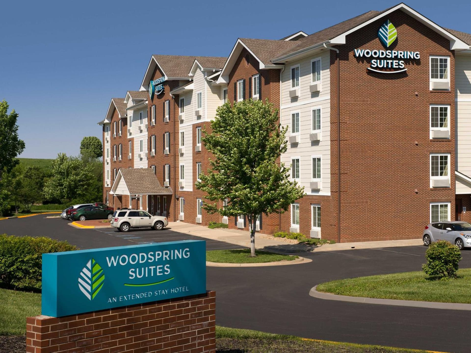 WoodSpring Suites Kansas City Lenexa interior in Lenexa, KS — gallery photo 2