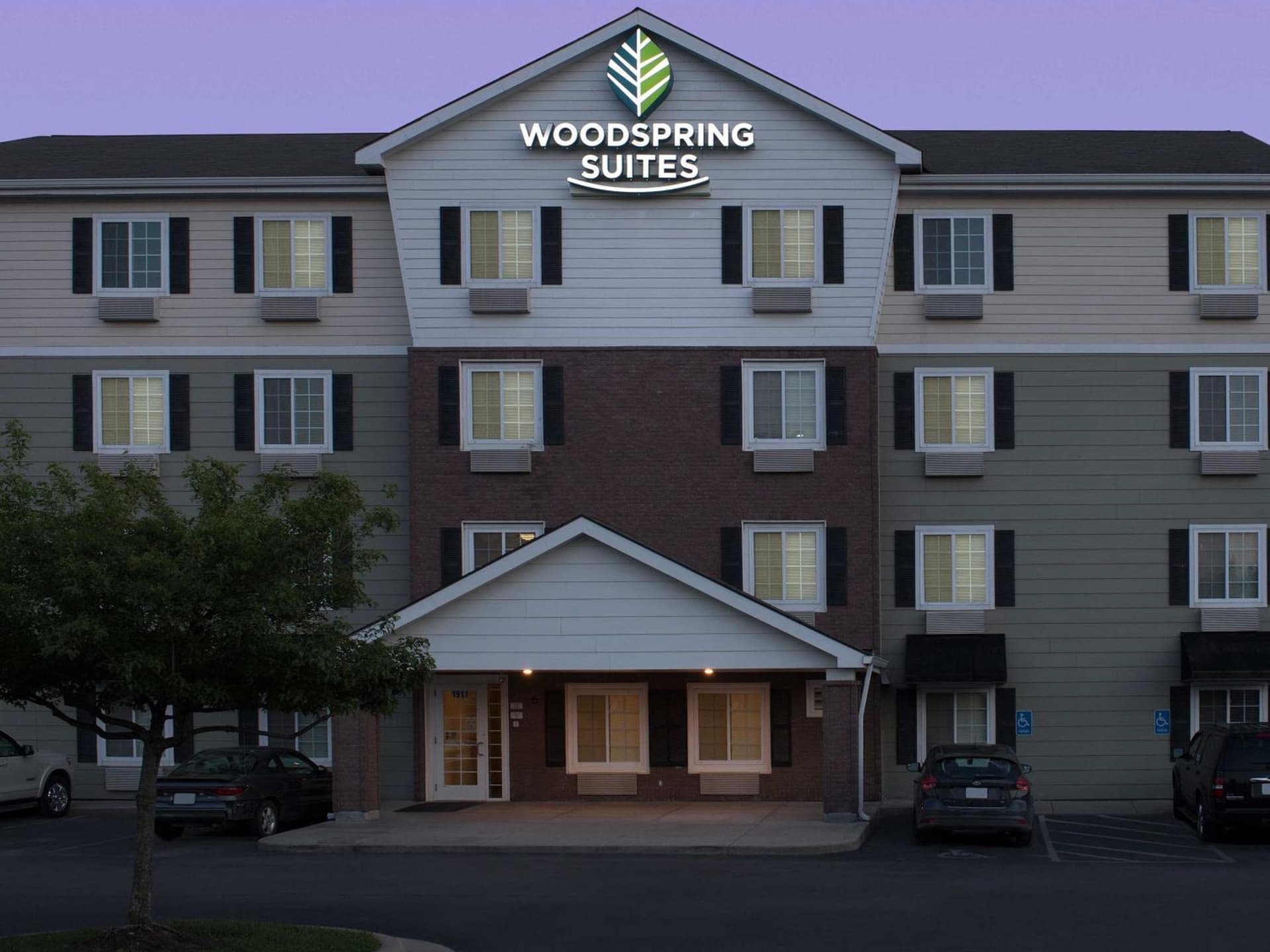 WoodSpring Suites Kansas City Liberty interior in Liberty, MO — gallery photo 2