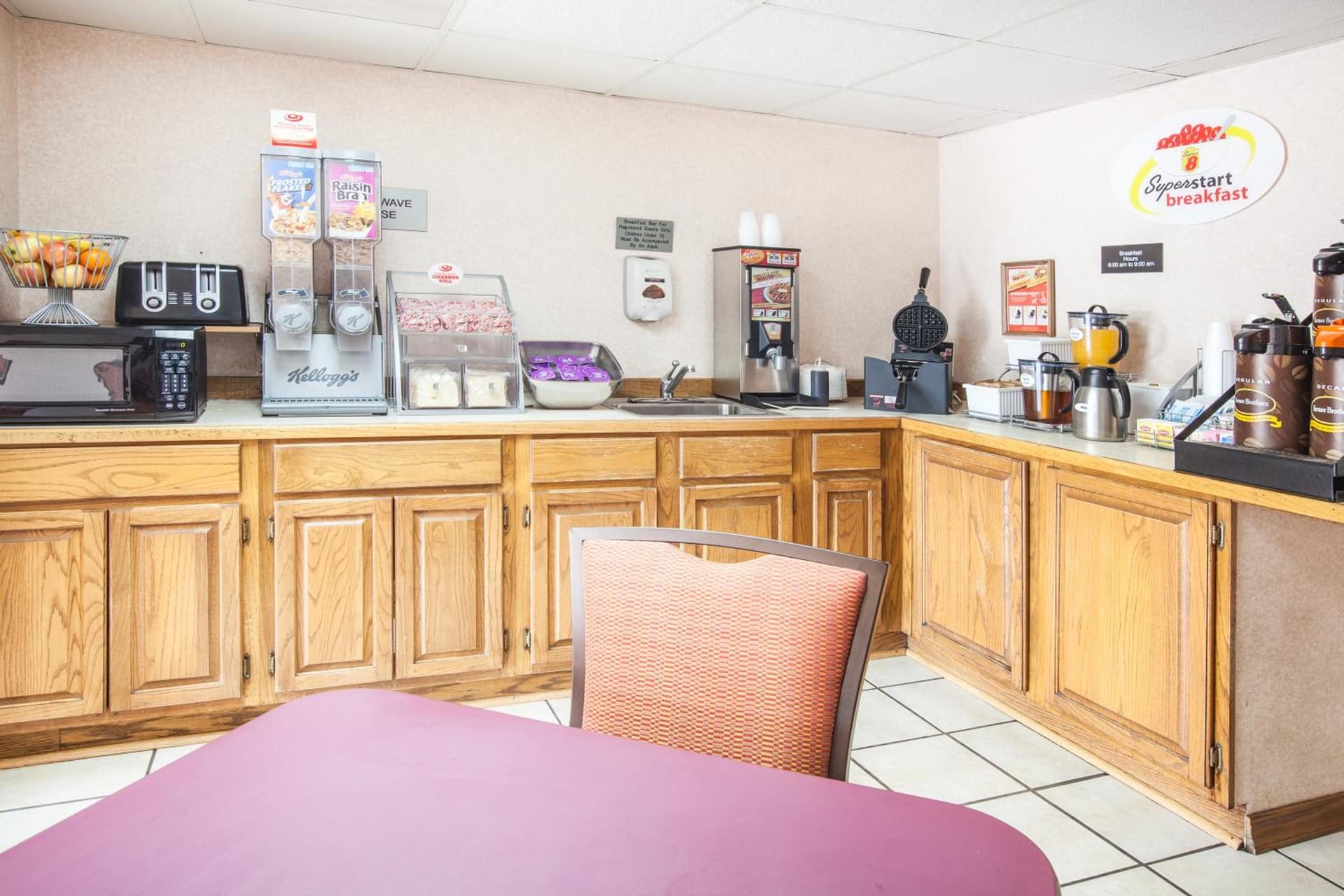 Super 8 by Wyndham Clinton interior in Clinton, AR — gallery photo 2
